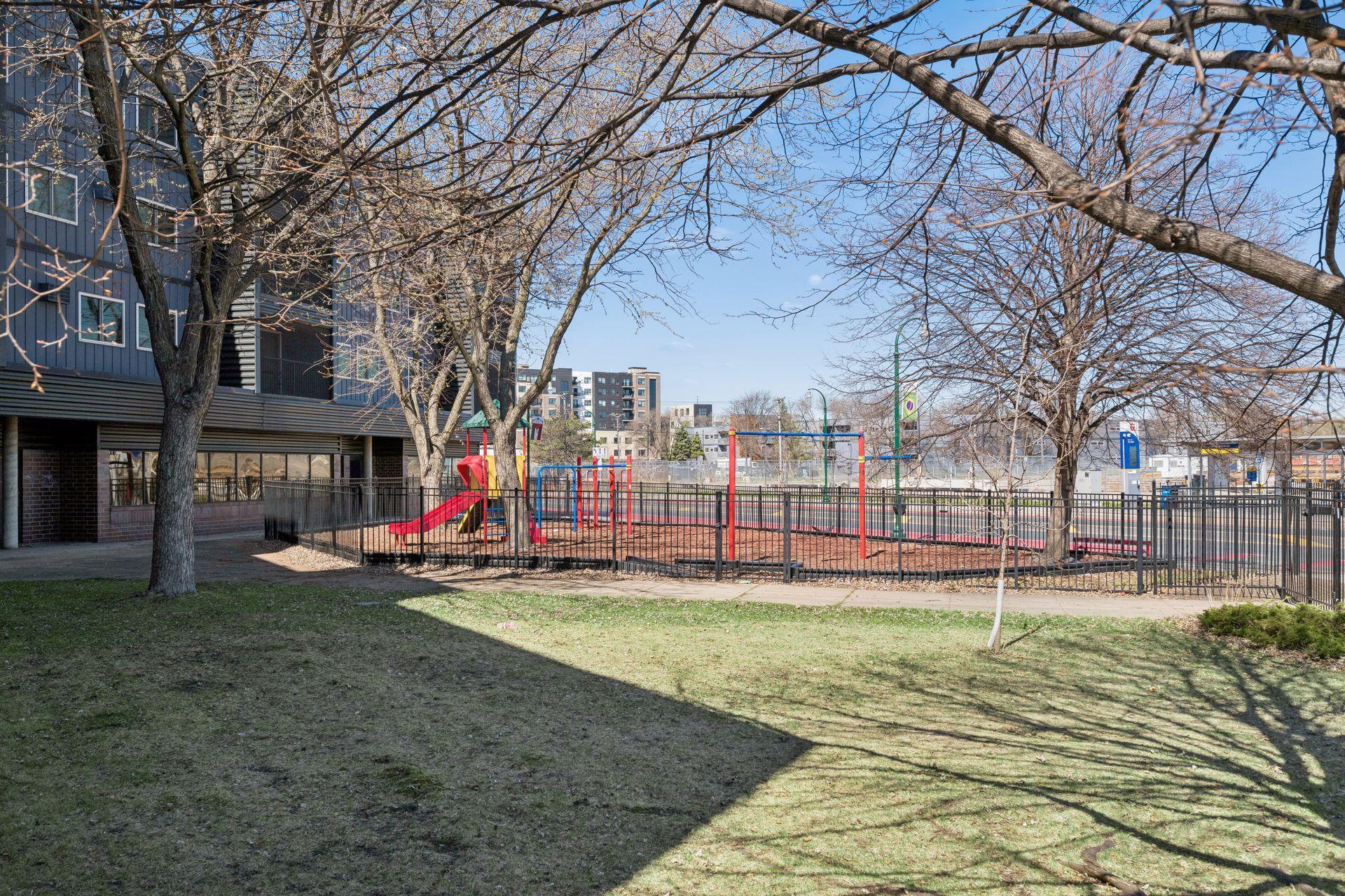 View of Residential at 1 Lake Street #420, Minneapolis MN 55408, Minneapolis (36 of 37) - Mike Wilen | Minnesota Team Real Estate