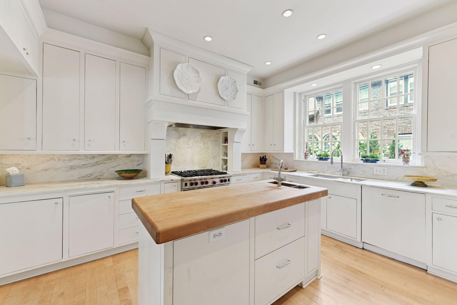 View of Residential at 2308 Lake Of The Isles Parkway, Minneapolis MN 55405, Minneapolis (17 of 56) - Mike Wilen | Minnesota Team Real Estate