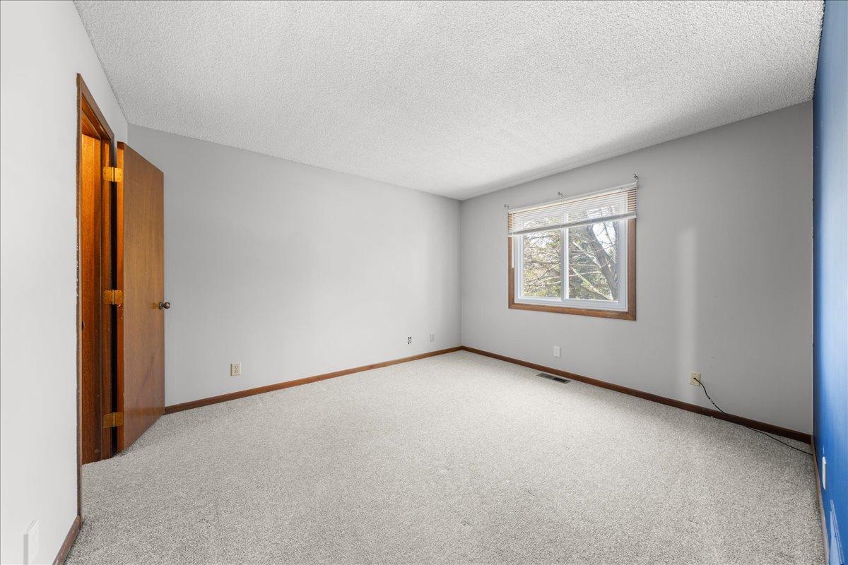 View of Residential at 995 Heritage Court #303, Vadnais Heights MN 55127, Vadnais Heights (30 of 33) - Mike Wilen | Minnesota Team Real Estate
