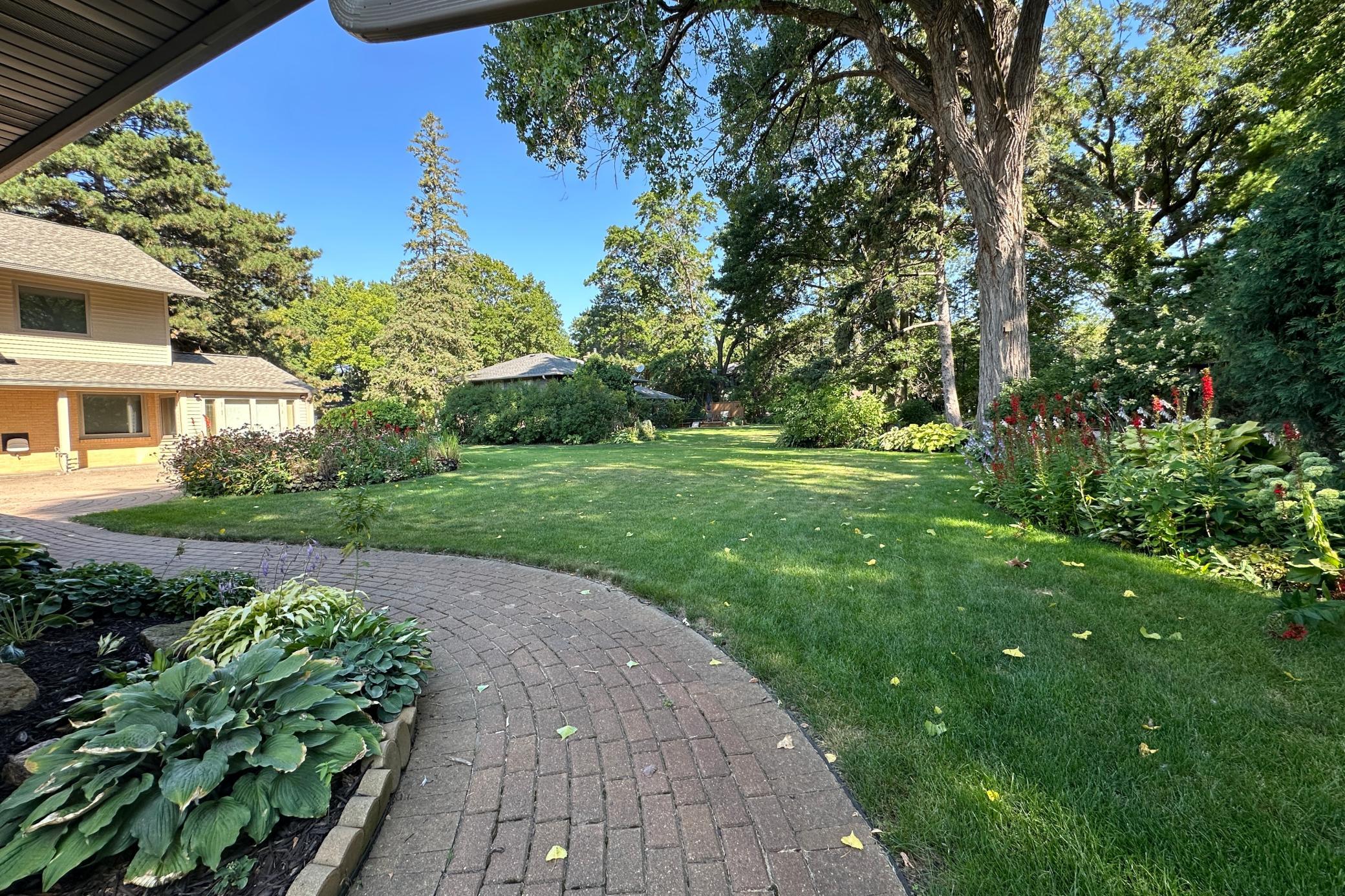 View of Residential at 14 Mid Oaks Road, Roseville MN 55113, Roseville (44 of 50) - Mike Wilen | Minnesota Team Real Estate