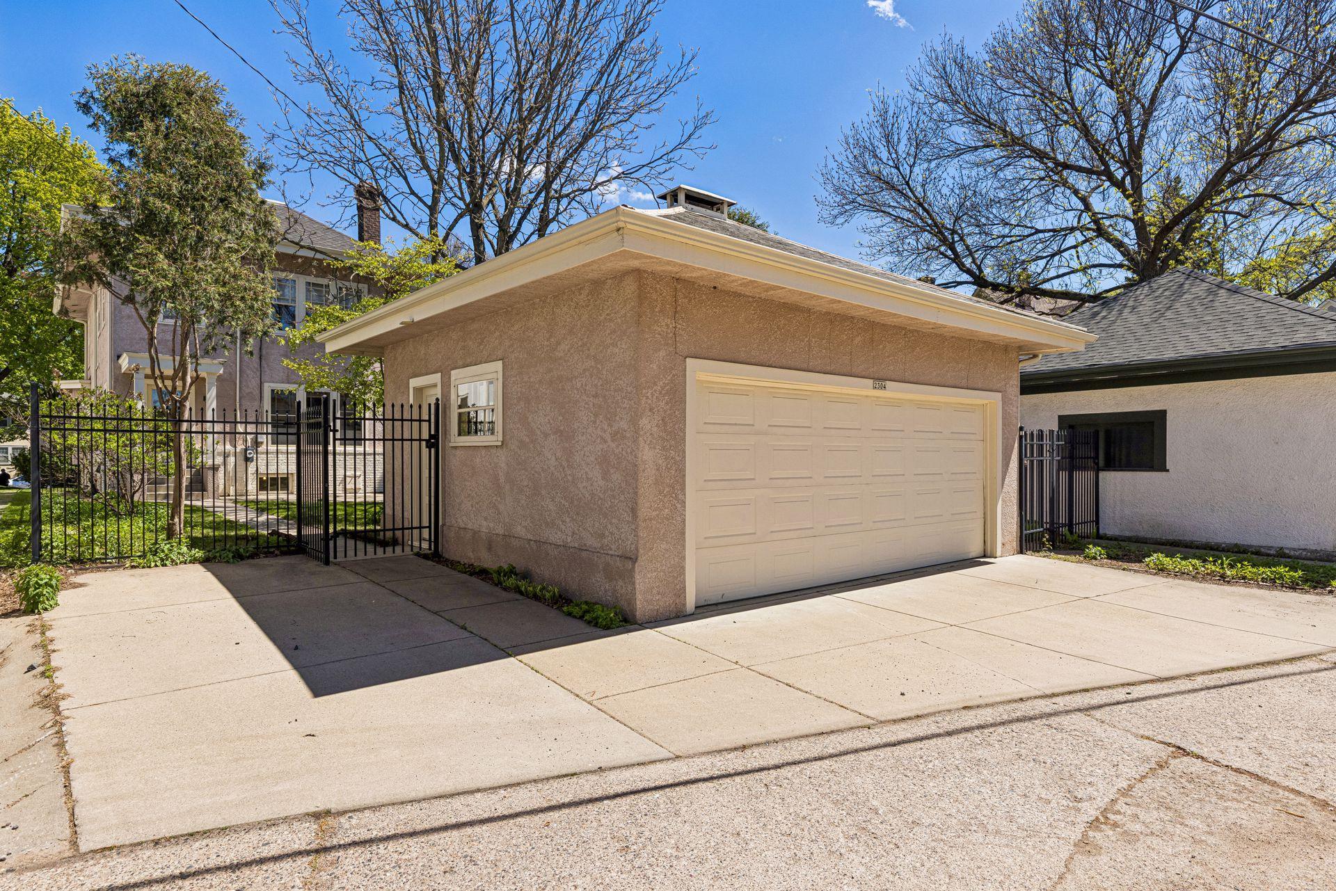 View of Residential at 2304 Lake Place, Minneapolis MN 55405, Minneapolis (62 of 67) - Mike Wilen | Minnesota Team Real Estate