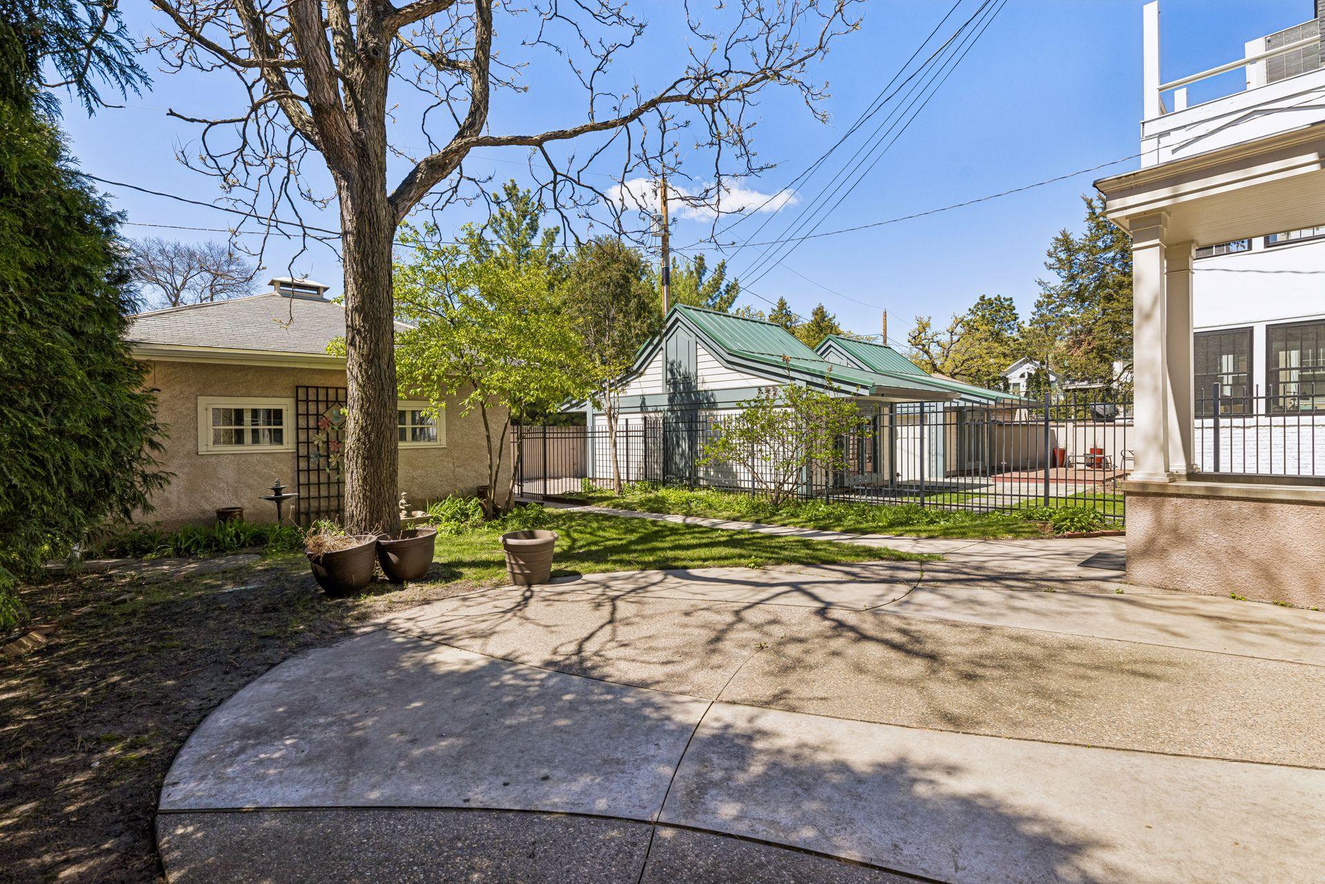 View of Residential at 2304 Lake Place, Minneapolis MN 55405, Minneapolis (60 of 67) - Mike Wilen | Minnesota Team Real Estate