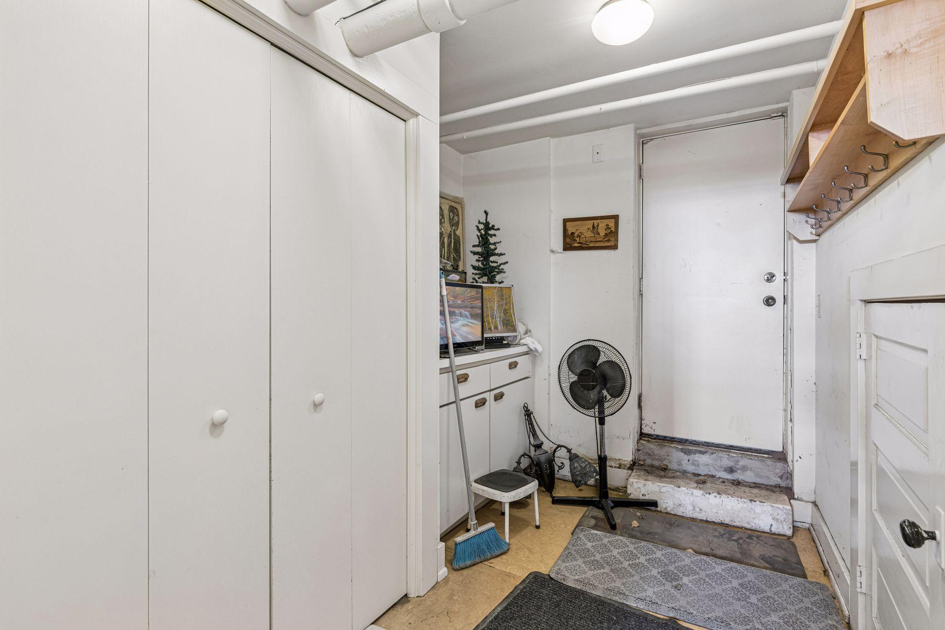 View of Residential at 2304 Lake Place, Minneapolis MN 55405, Minneapolis (54 of 67) - Mike Wilen | Minnesota Team Real Estate