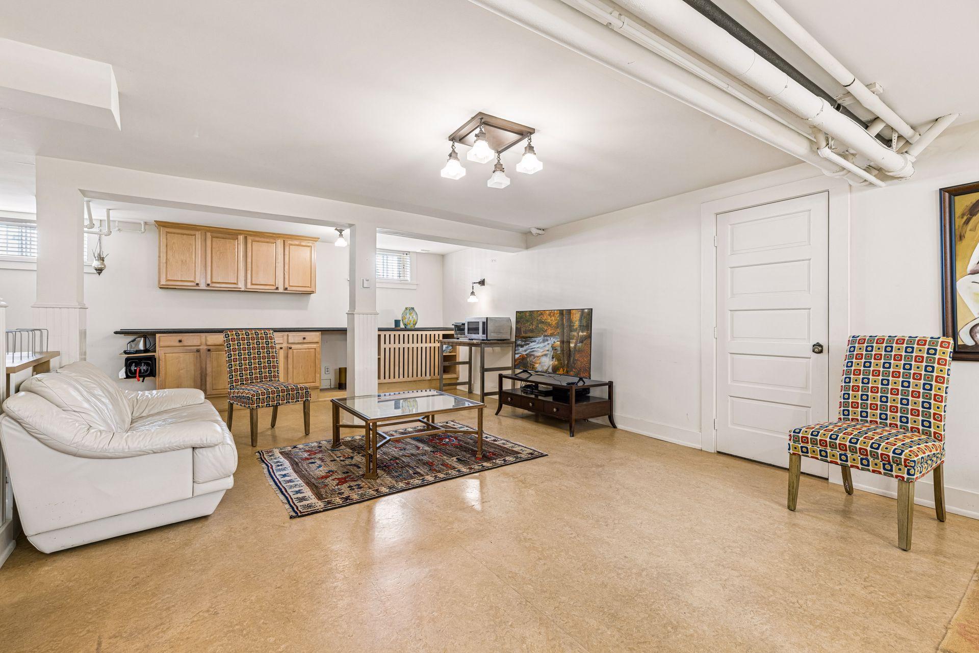 View of Residential at 2304 Lake Place, Minneapolis MN 55405, Minneapolis (49 of 67) - Mike Wilen | Minnesota Team Real Estate