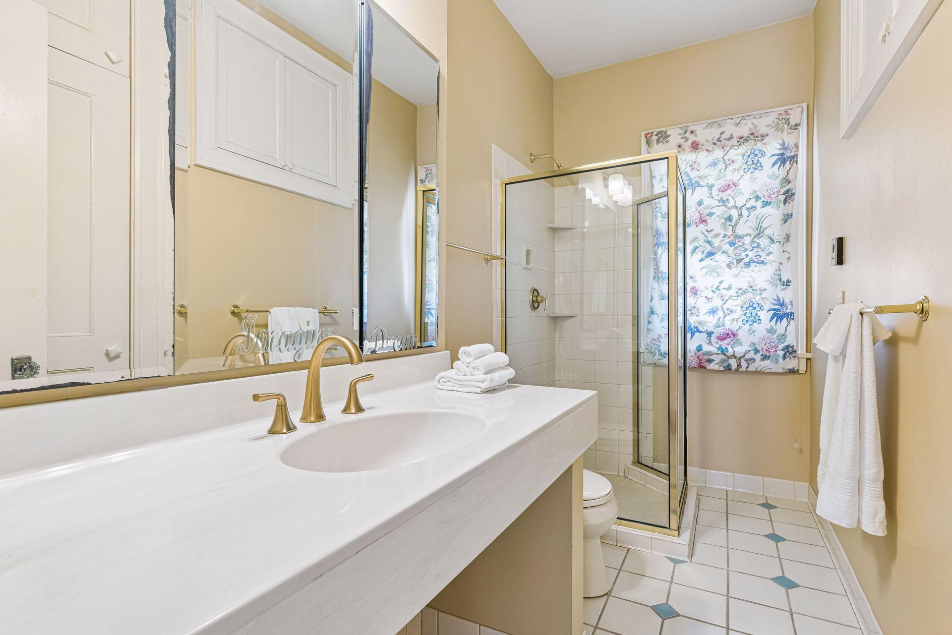 View of Residential at 2304 Lake Place, Minneapolis MN 55405, Minneapolis (41 of 67) - Mike Wilen | Minnesota Team Real Estate