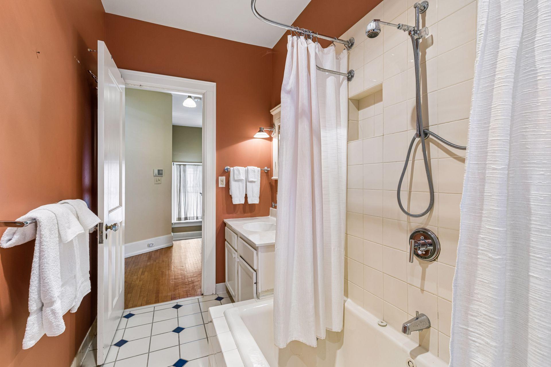 View of Residential at 2304 Lake Place, Minneapolis MN 55405, Minneapolis (38 of 67) - Mike Wilen | Minnesota Team Real Estate