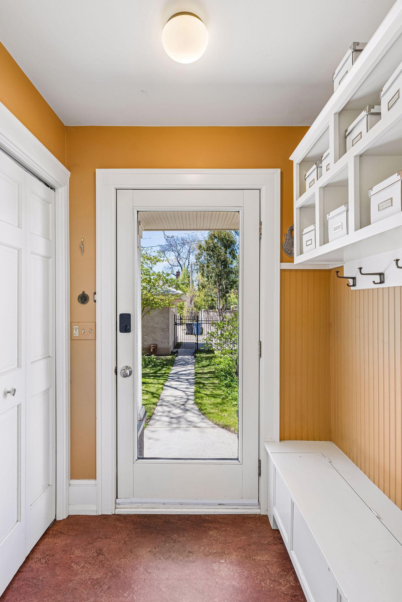 View of Residential at 2304 Lake Place, Minneapolis MN 55405, Minneapolis (27 of 67) - Mike Wilen | Minnesota Team Real Estate