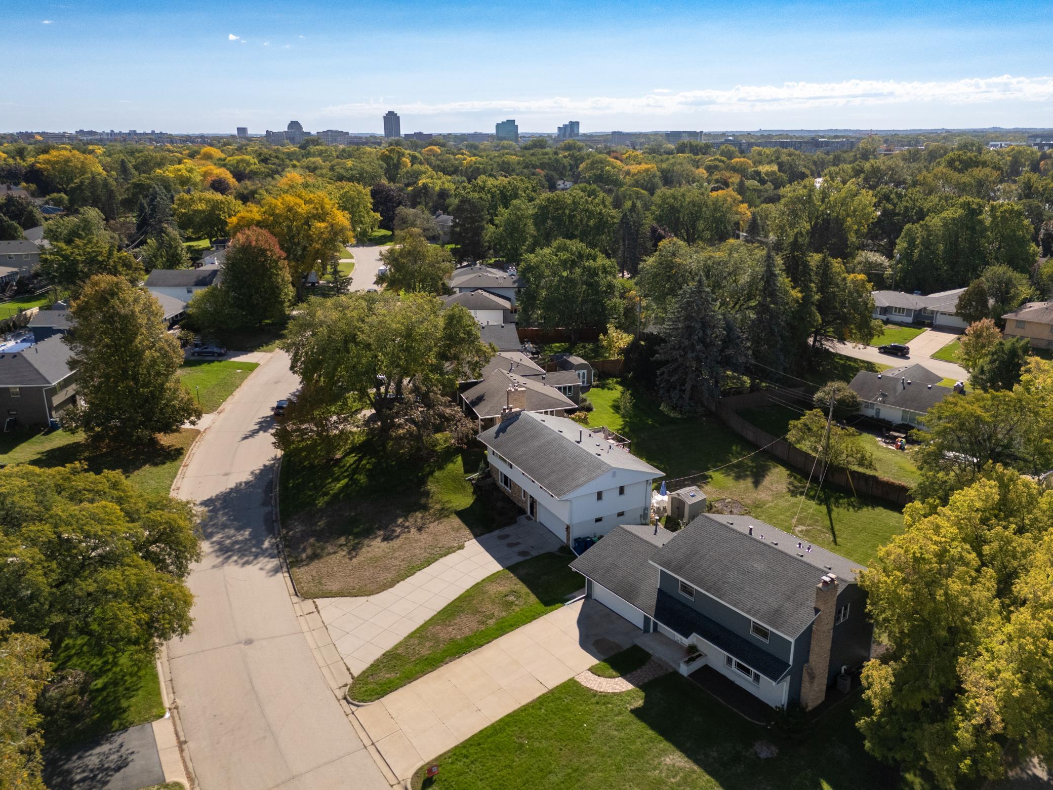 View of Residential at 4921 Trillium Lane, Edina MN 55435, Edina (34 of 52) - Mike Wilen | Minnesota Team Real Estate
