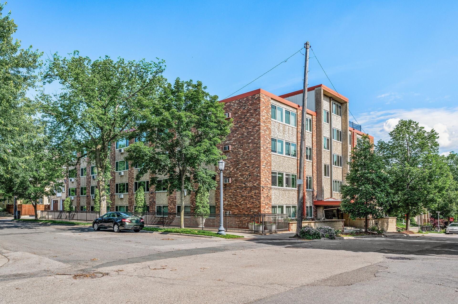 View of Residential at 1901 Emerson Avenue #303, Minneapolis MN 55403, Minneapolis (27 of 30) - Mike Wilen | Minnesota Team Real Estate