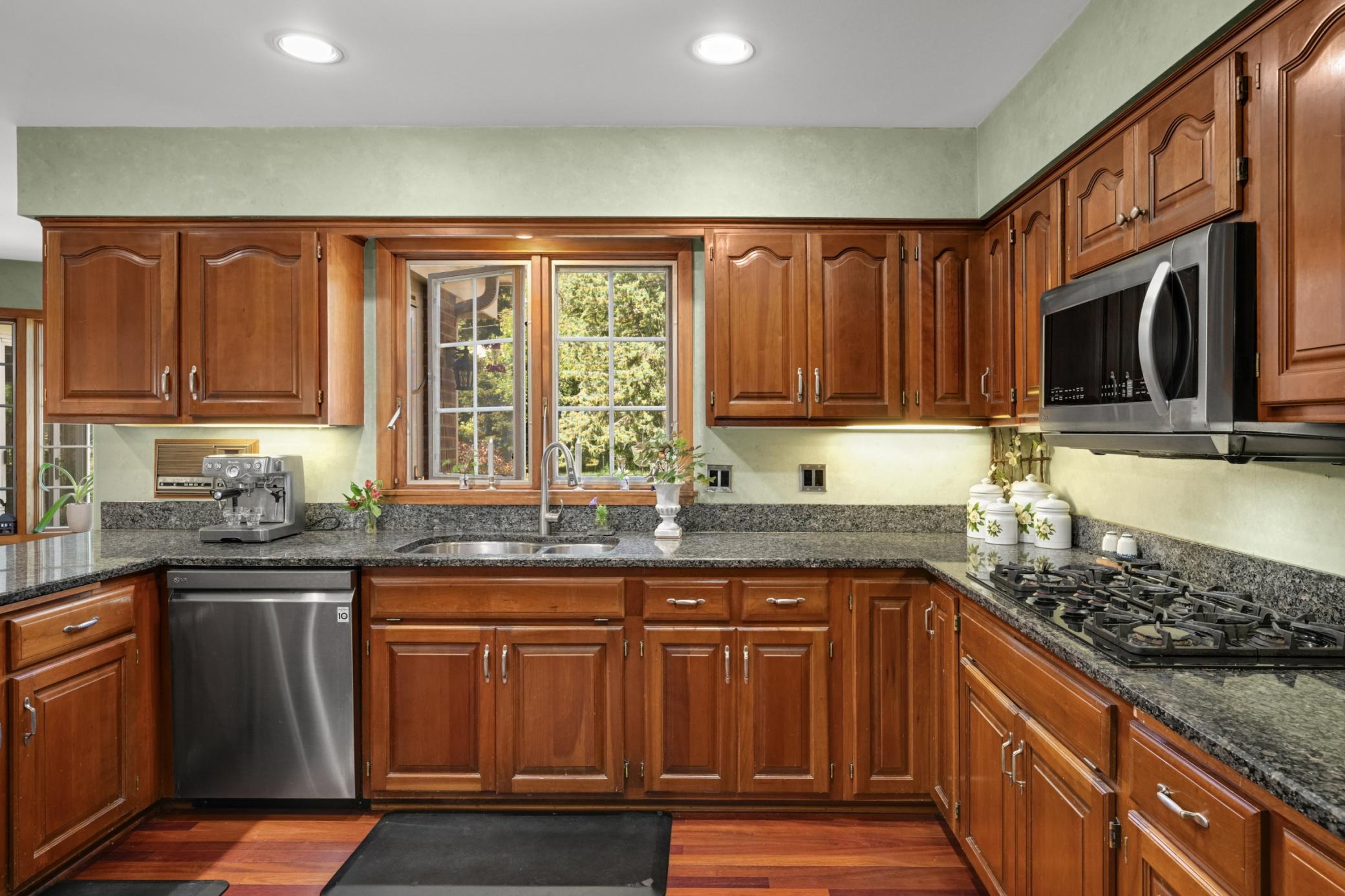 View of Residential at 665 Arcadia Drive, Mendota Heights MN 55118, Mendota Heights (22 of 62) - Mike Wilen | Minnesota Team Real Estate