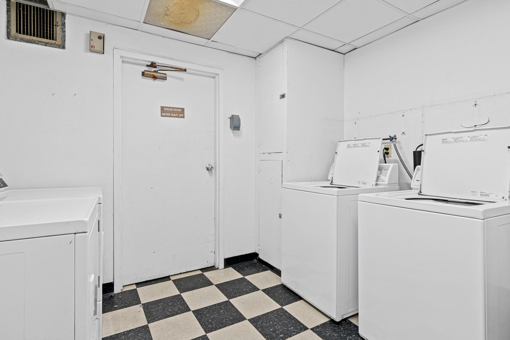 View of Residential at 520 Ridgewood Avenue #3, Minneapolis MN 55403, Minneapolis (14 of 15) - Mike Wilen | Minnesota Team Real Estate