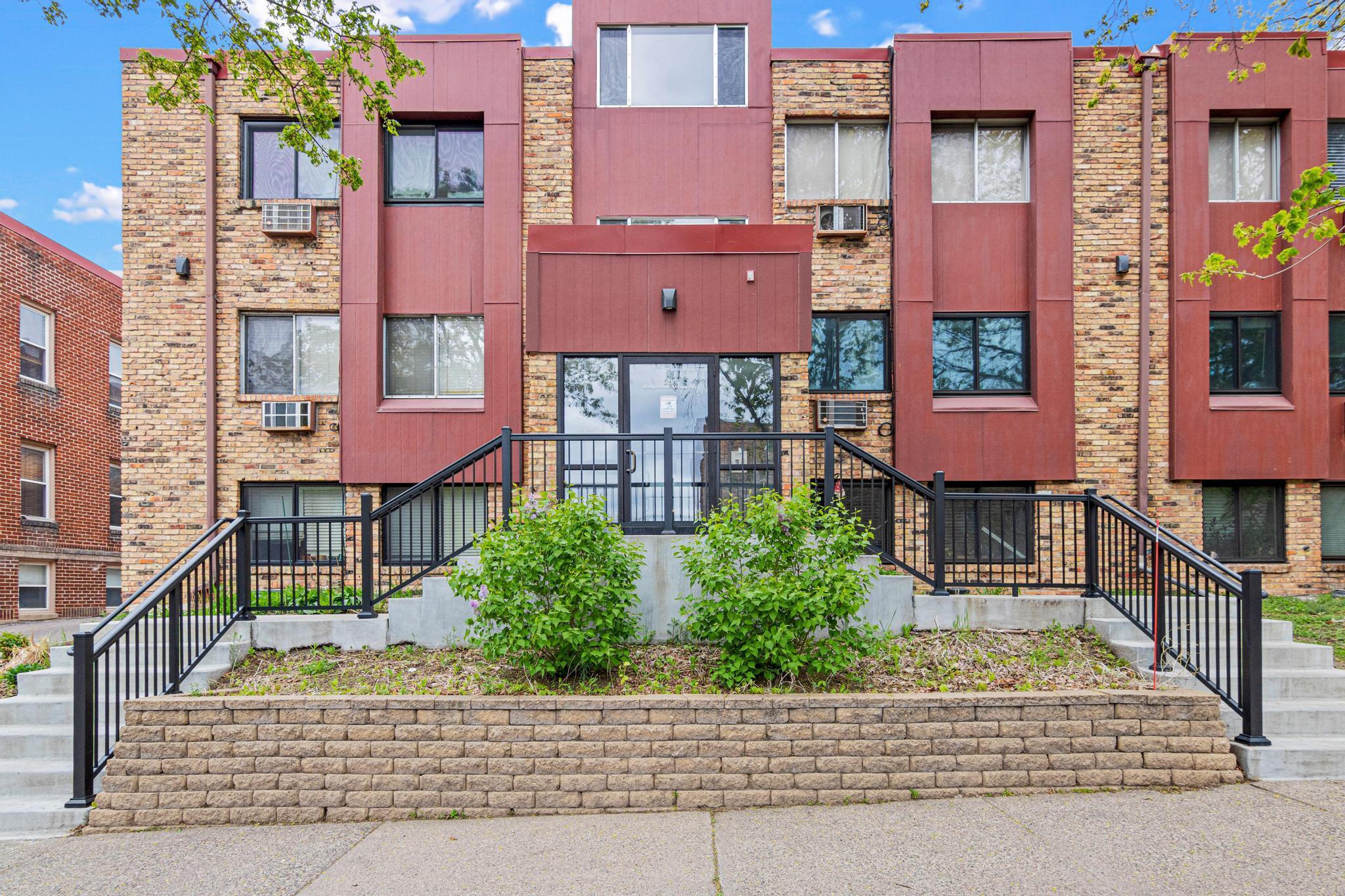 View of Residential at 520 Ridgewood Avenue #3, Minneapolis MN 55403, Minneapolis (2 of 15) - Mike Wilen | Minnesota Team Real Estate