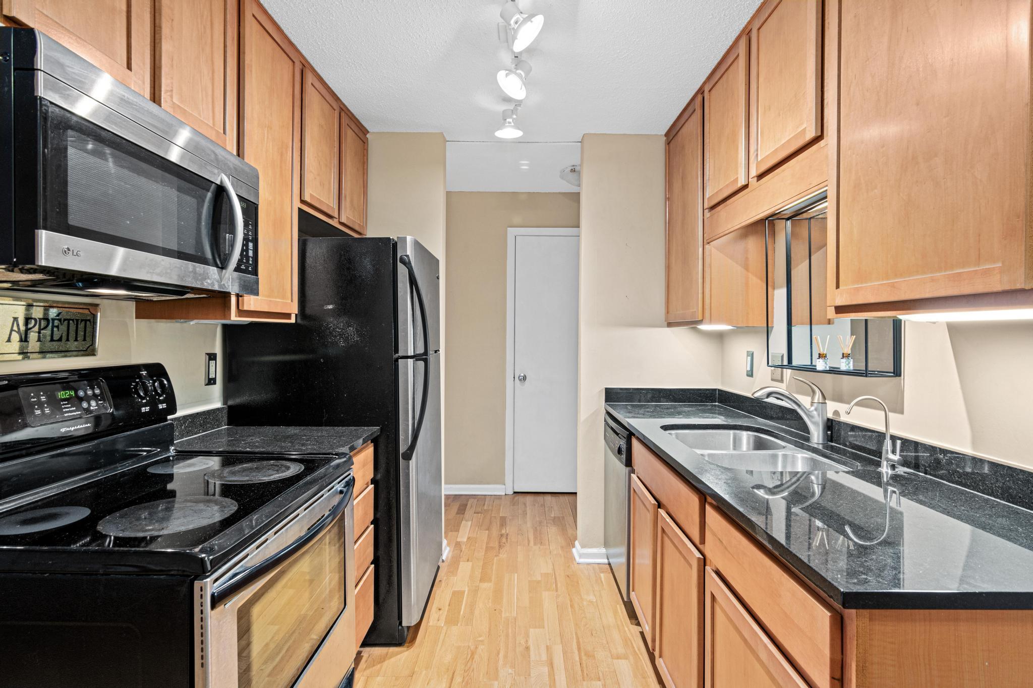 View of Residential at 520 Ridgewood Avenue #3, Minneapolis MN 55403, Minneapolis (6 of 15) - Mike Wilen | Minnesota Team Real Estate