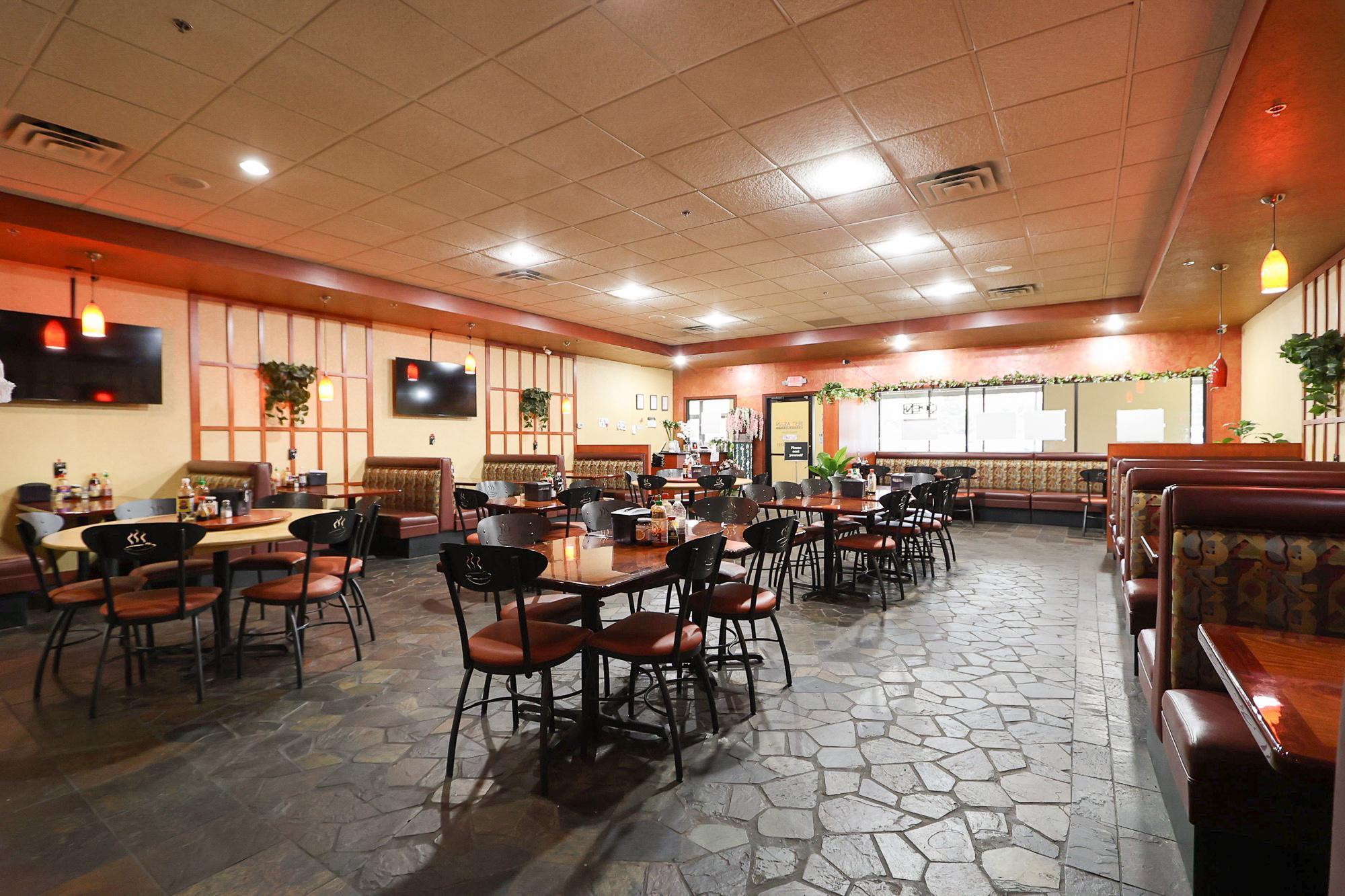 View of Commercial Sale at 1035 Highway 96, Shoreview MN 55126, Shoreview (7 of 21) - Mike Wilen | Minnesota Team Real Estate