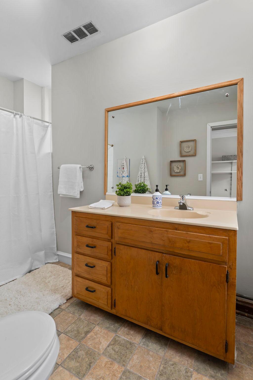 View of Residential at 703 Laurel Avenue #1W, Saint Paul MN 55104, Saint Paul (20 of 42) - Mike Wilen | Minnesota Team Real Estate