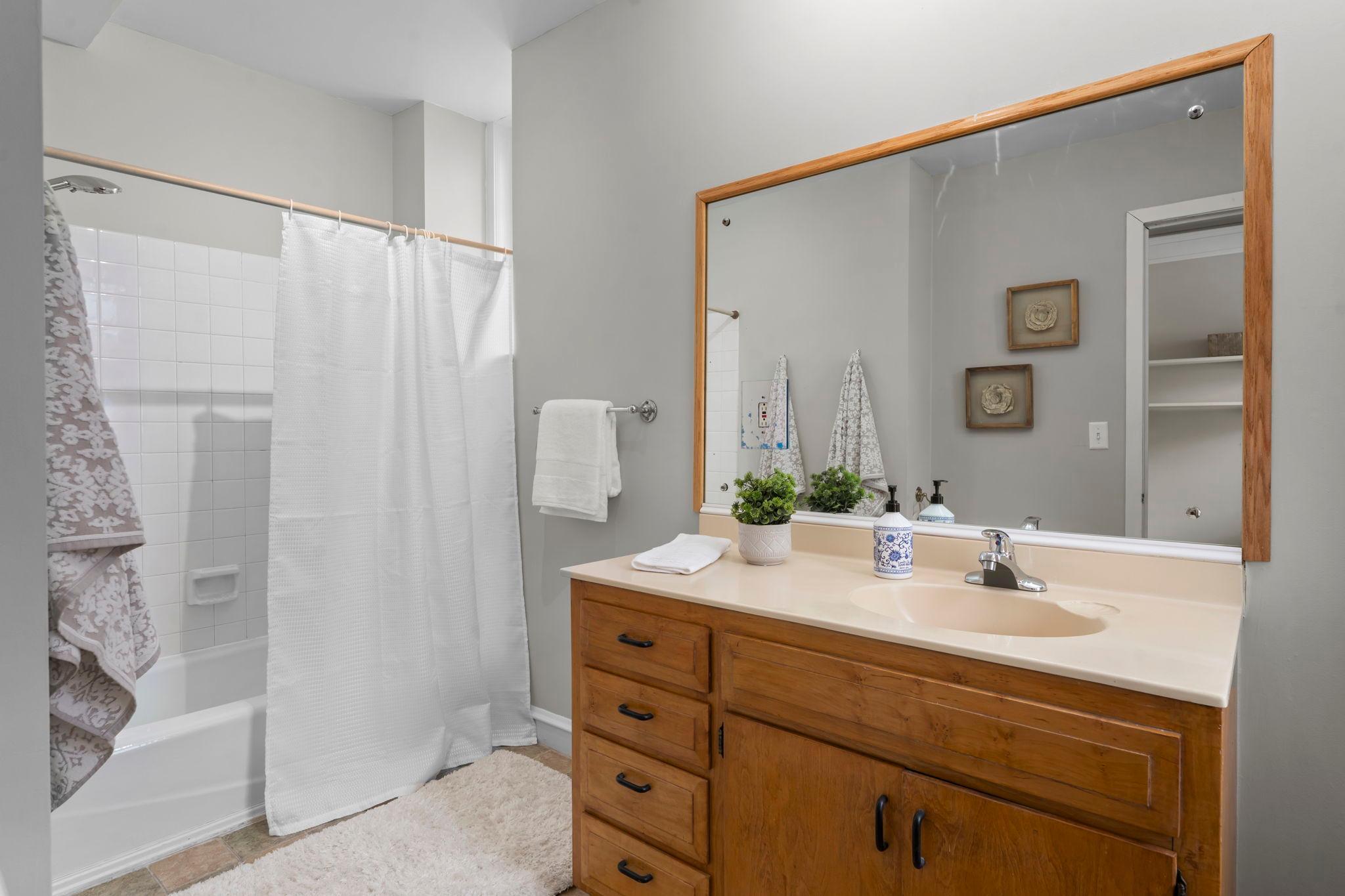 View of Residential at 703 Laurel Avenue #1W, Saint Paul MN 55104, Saint Paul (19 of 42) - Mike Wilen | Minnesota Team Real Estate