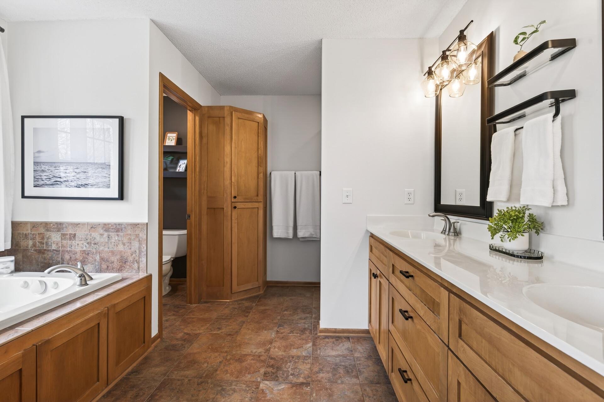 View of Residential at 2344 Fieldstone Curve, Woodbury MN 55129, Woodbury (28 of 66) - Mike Wilen | Minnesota Team Real Estate
