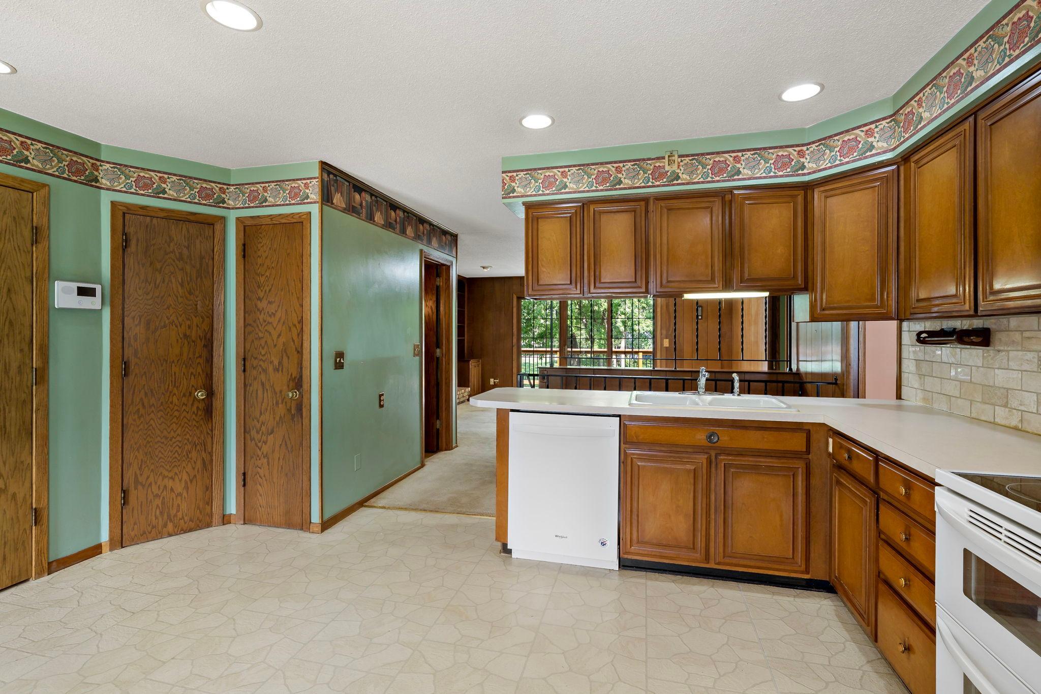 View of Residential at 6112 Jeffrey Lane, Edina MN 55436, Edina (7 of 54) - Mike Wilen | Minnesota Team Real Estate