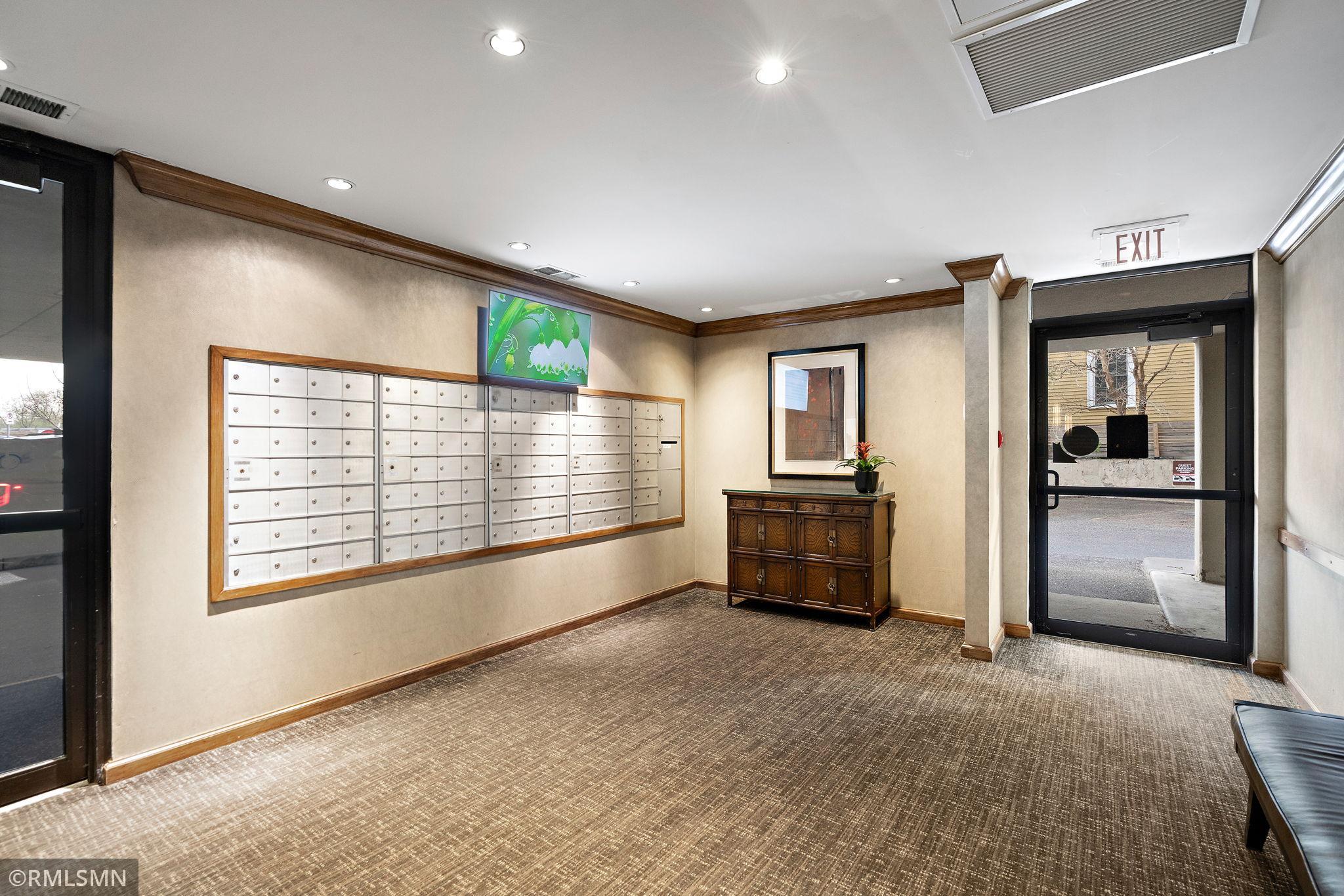 View of Residential at 410 Groveland Avenue #1906, Minneapolis MN 55403, Minneapolis (28 of 50) - Mike Wilen | Minnesota Team Real Estate