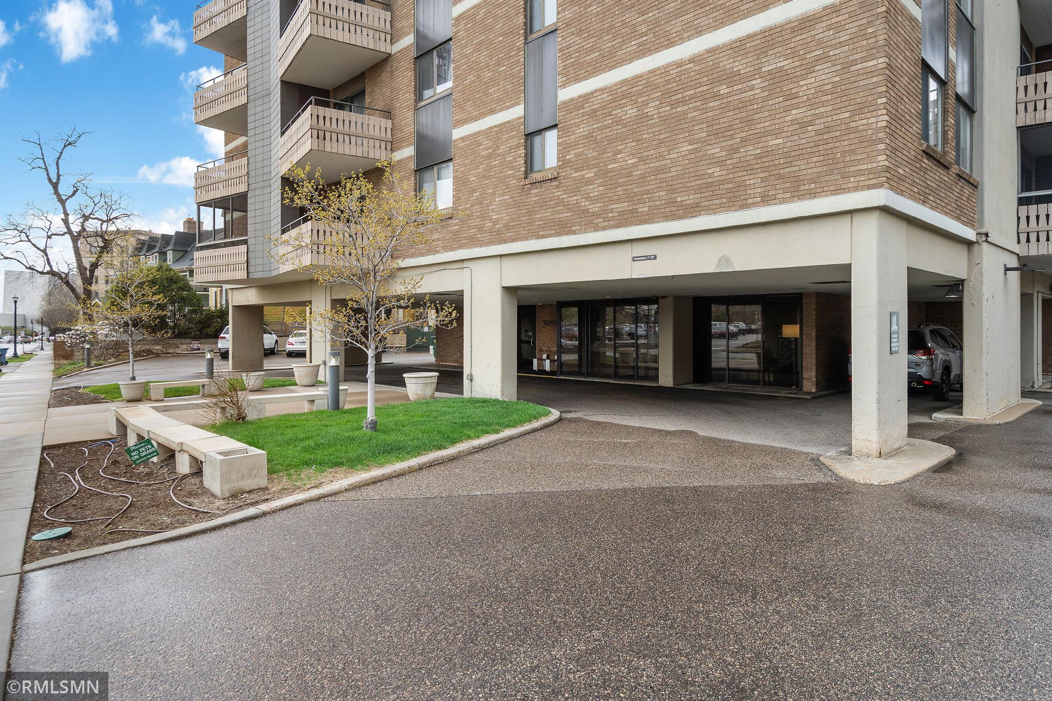 View of Residential at 410 Groveland Avenue #1906, Minneapolis MN 55403, Minneapolis (22 of 50) - Mike Wilen | Minnesota Team Real Estate