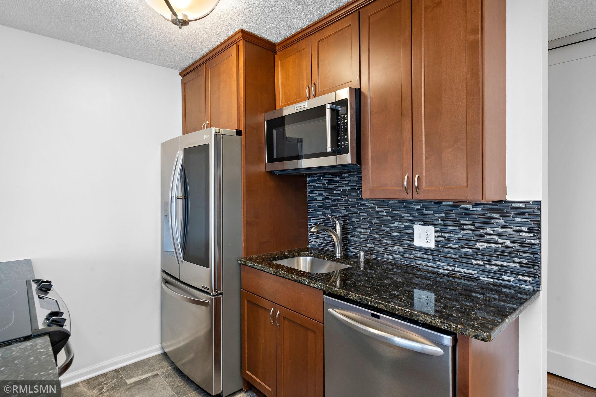 View of Residential at 410 Groveland Avenue #1906, Minneapolis MN 55403, Minneapolis (4 of 50) - Mike Wilen | Minnesota Team Real Estate