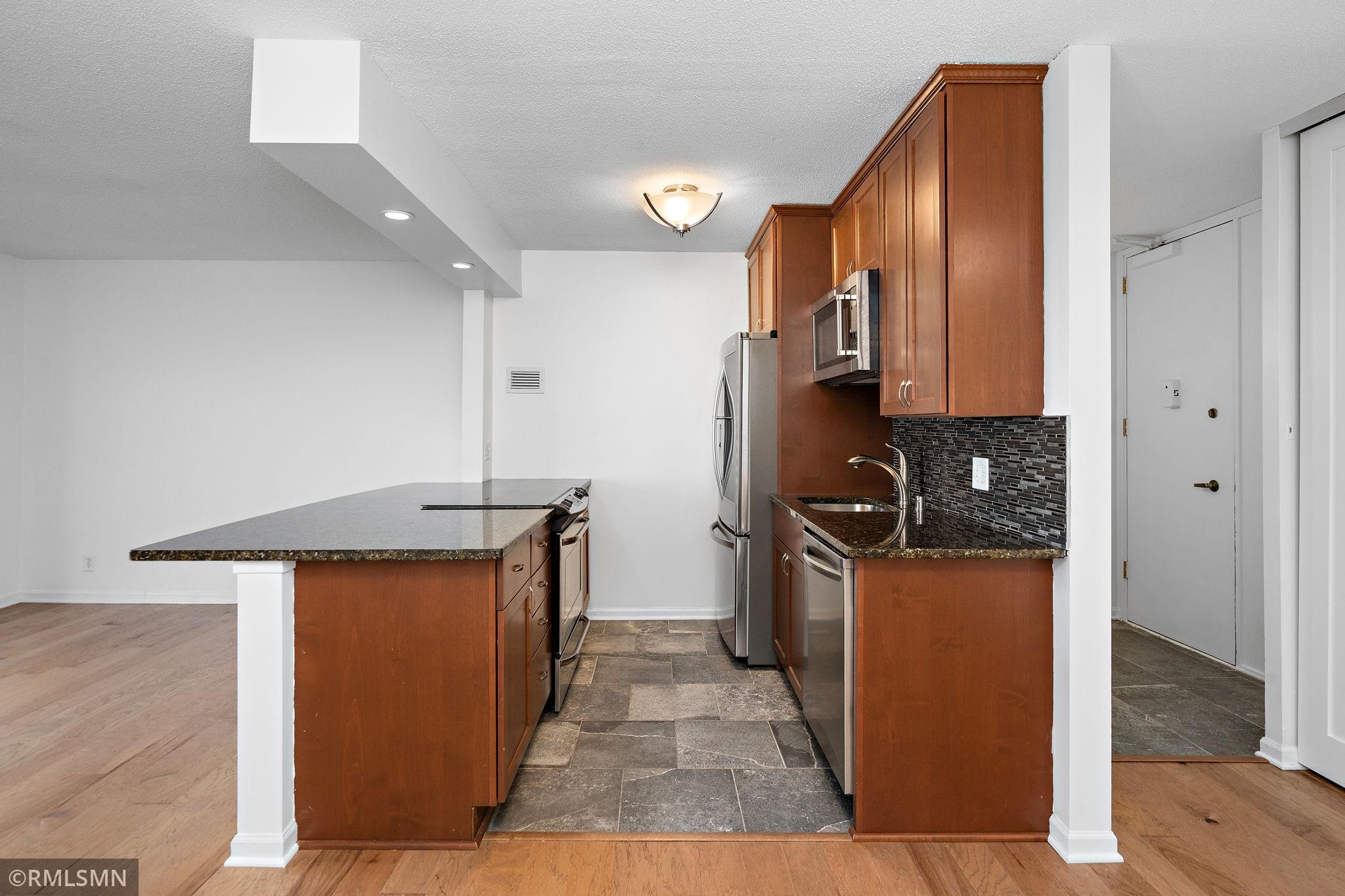 View of Residential at 410 Groveland Avenue #1906, Minneapolis MN 55403, Minneapolis (5 of 50) - Mike Wilen | Minnesota Team Real Estate