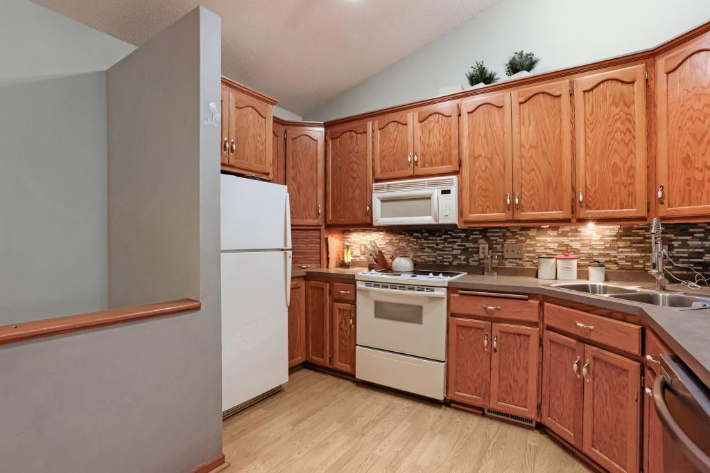 View of Residential at 6303 Cavell Court, Brooklyn Park MN 55428, Brooklyn Park (4 of 21) - Mike Wilen | Minnesota Team Real Estate