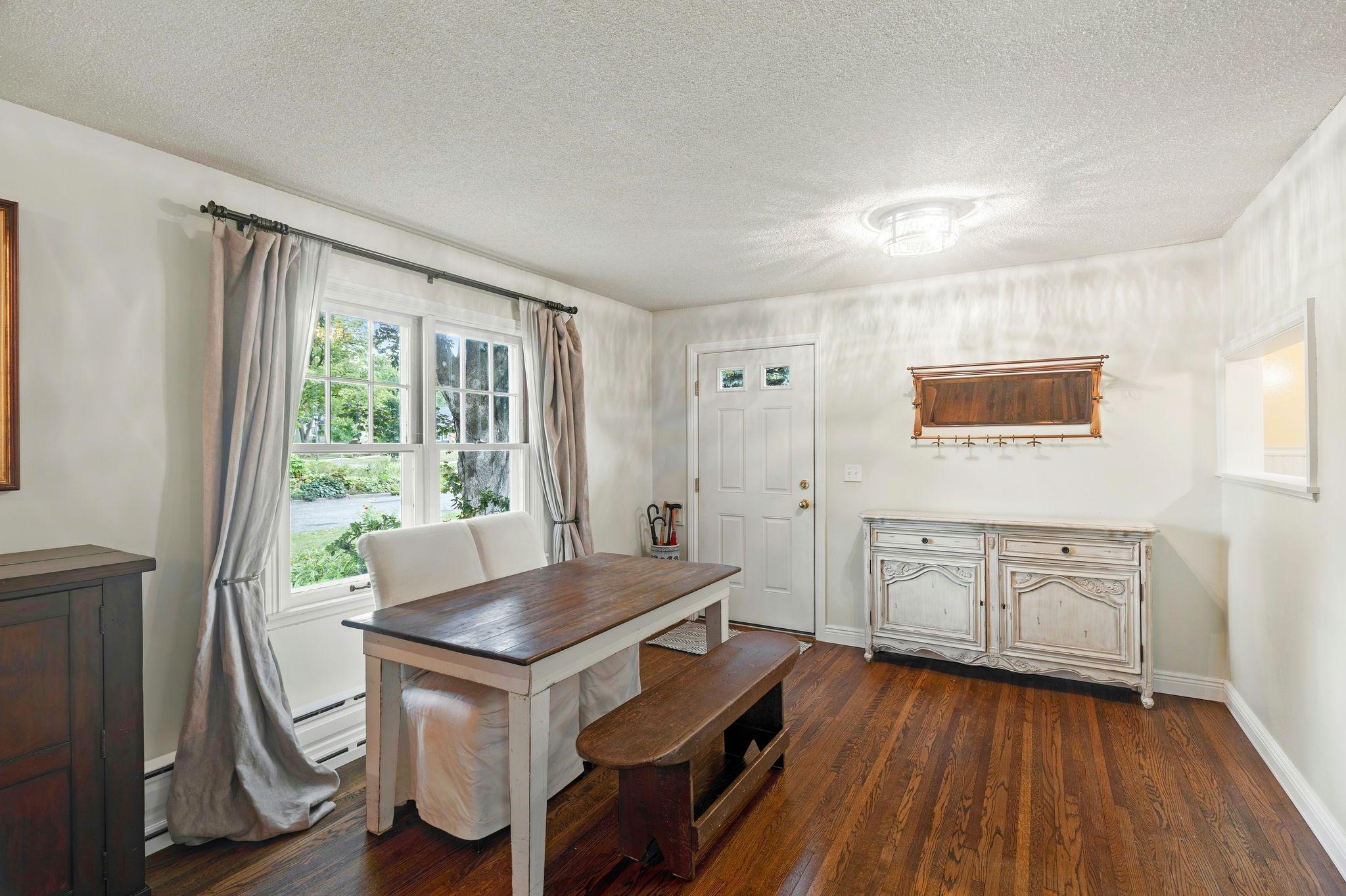 View of Residential at 1586 Grotto Street, Saint Paul MN 55117, Saint Paul (14 of 36) - Mike Wilen | Minnesota Team Real Estate
