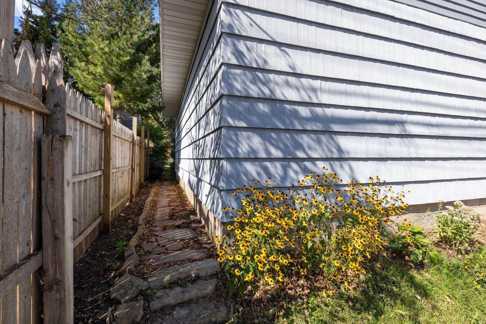 View of Residential at 1586 Grotto Street, Saint Paul MN 55117, Saint Paul (55 of 62) - Mike Wilen | Minnesota Team Real Estate