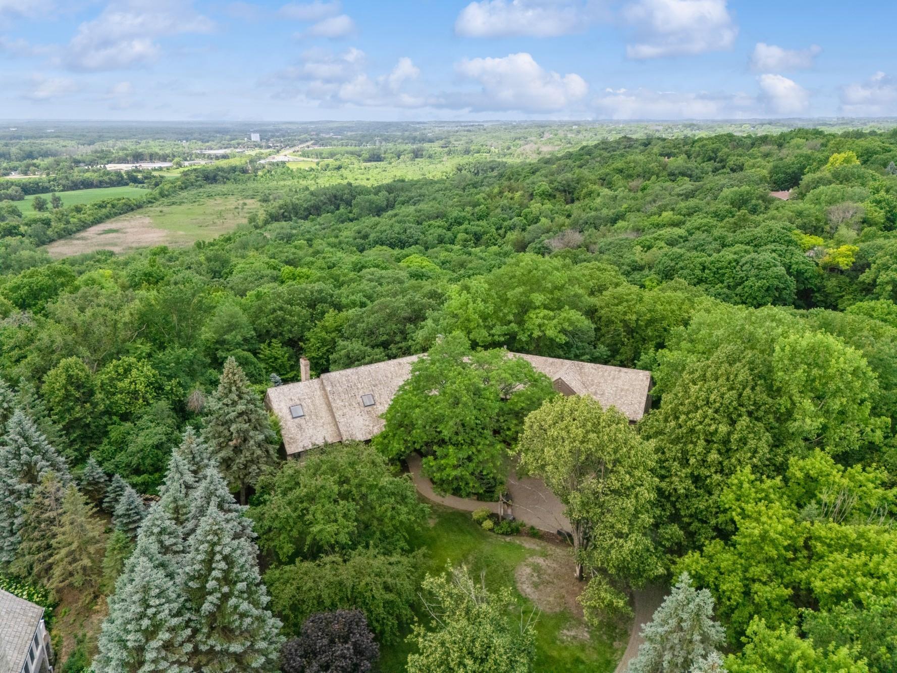 View of Residential at 10420 Bluff Circle, Chaska MN 55318, Chaska (8 of 30) - Mike Wilen | Minnesota Team Real Estate