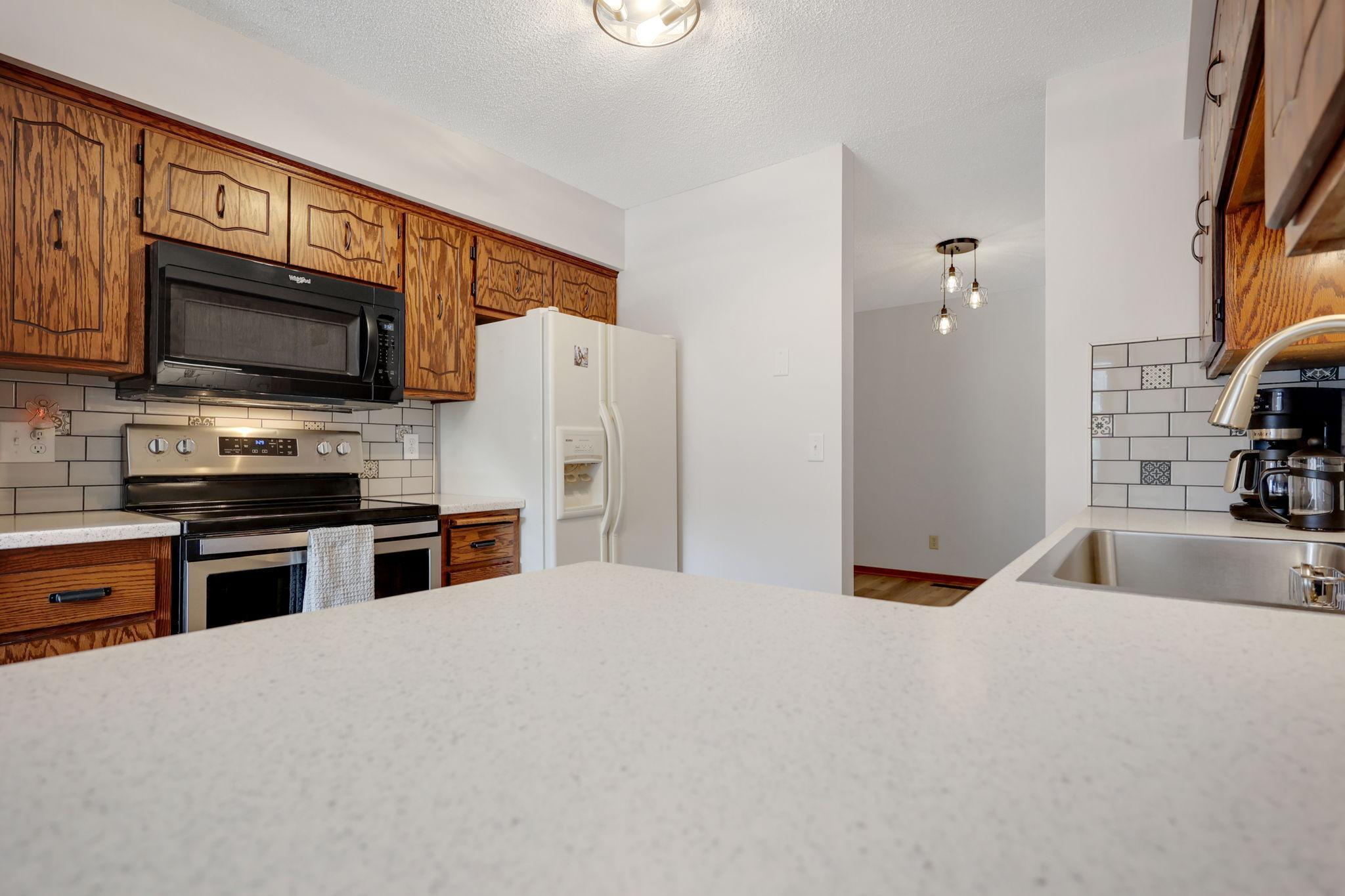 View of Residential at 1827 County Rd. E #18, White Bear Lake MN 55110, White Bear Lake (6 of 23) - Mike Wilen | Minnesota Team Real Estate
