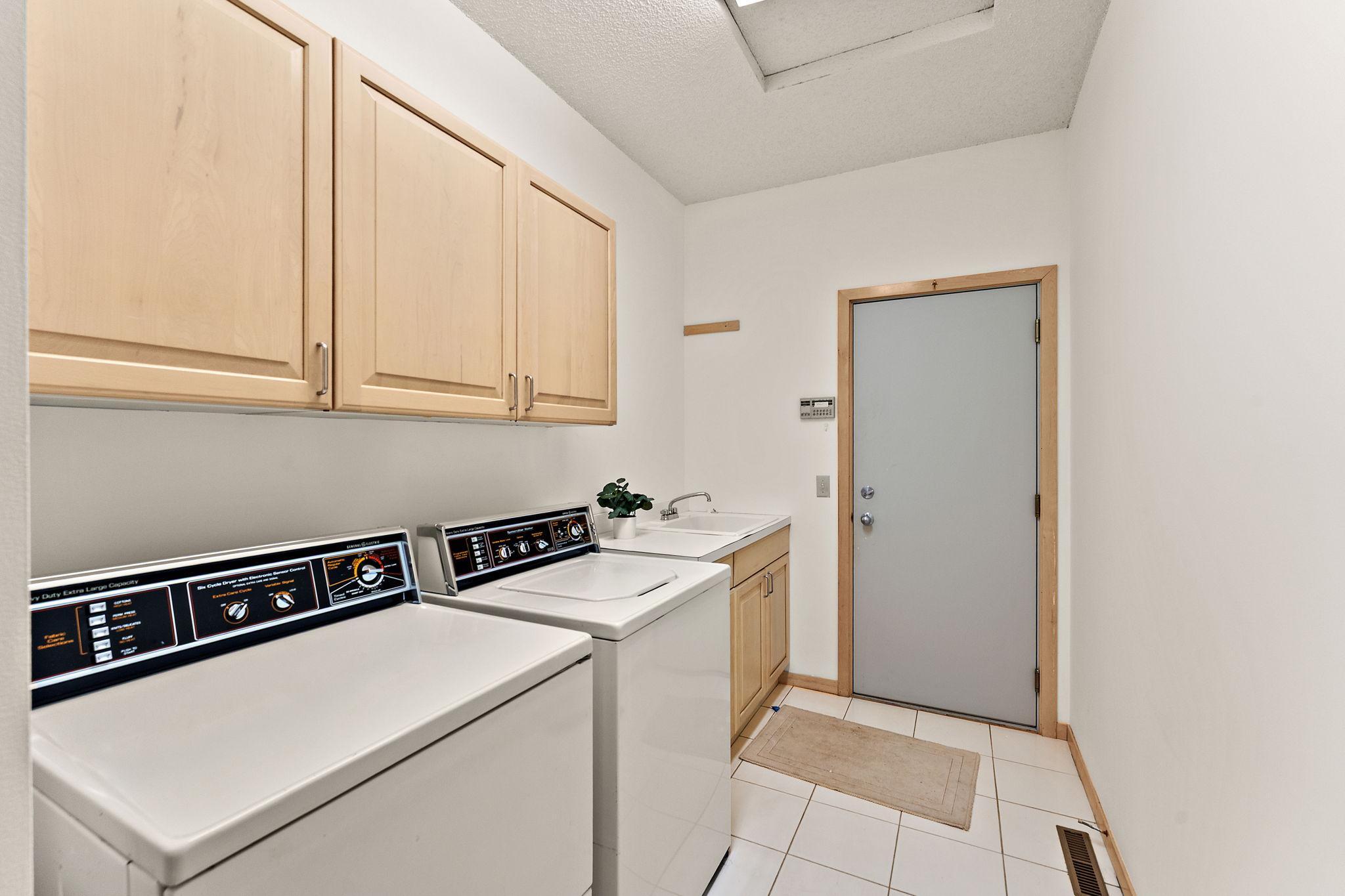 View of Residential at 8914 Hilloway Road, Eden Prairie MN 55347, Eden Prairie (30 of 45) - Mike Wilen | Minnesota Team Real Estate