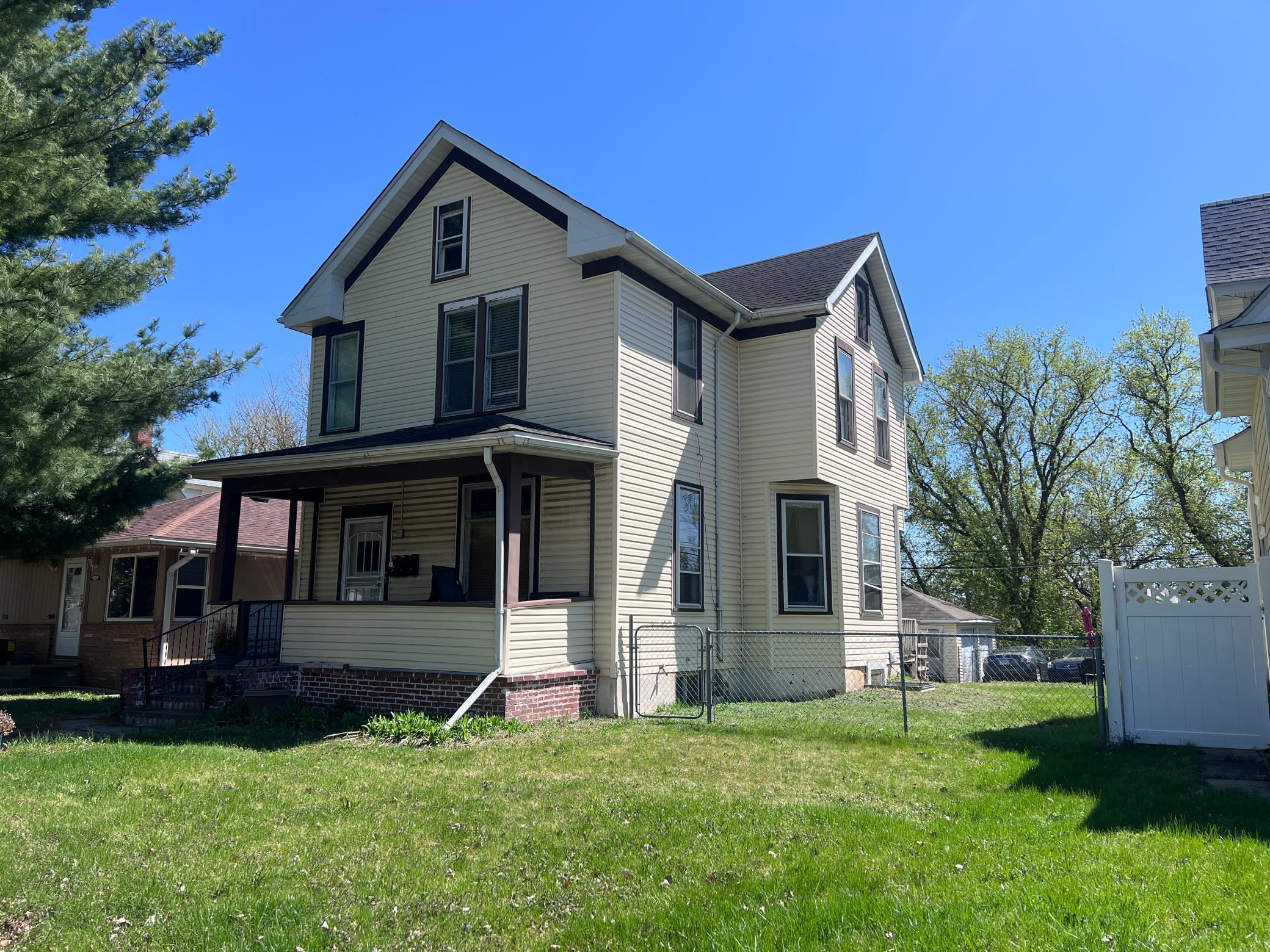 View of Residential Income at 2313 Glenwood Avenue, Minneapolis MN 55405, Minneapolis (2 of 10) - Mike Wilen | Minnesota Team Real Estate
