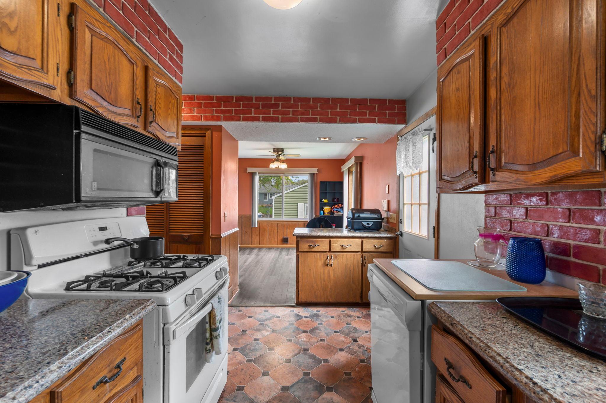 View of Residential at 1675 Iowa Avenue, Saint Paul MN 55106, Saint Paul (17 of 72) - Mike Wilen | Minnesota Team Real Estate