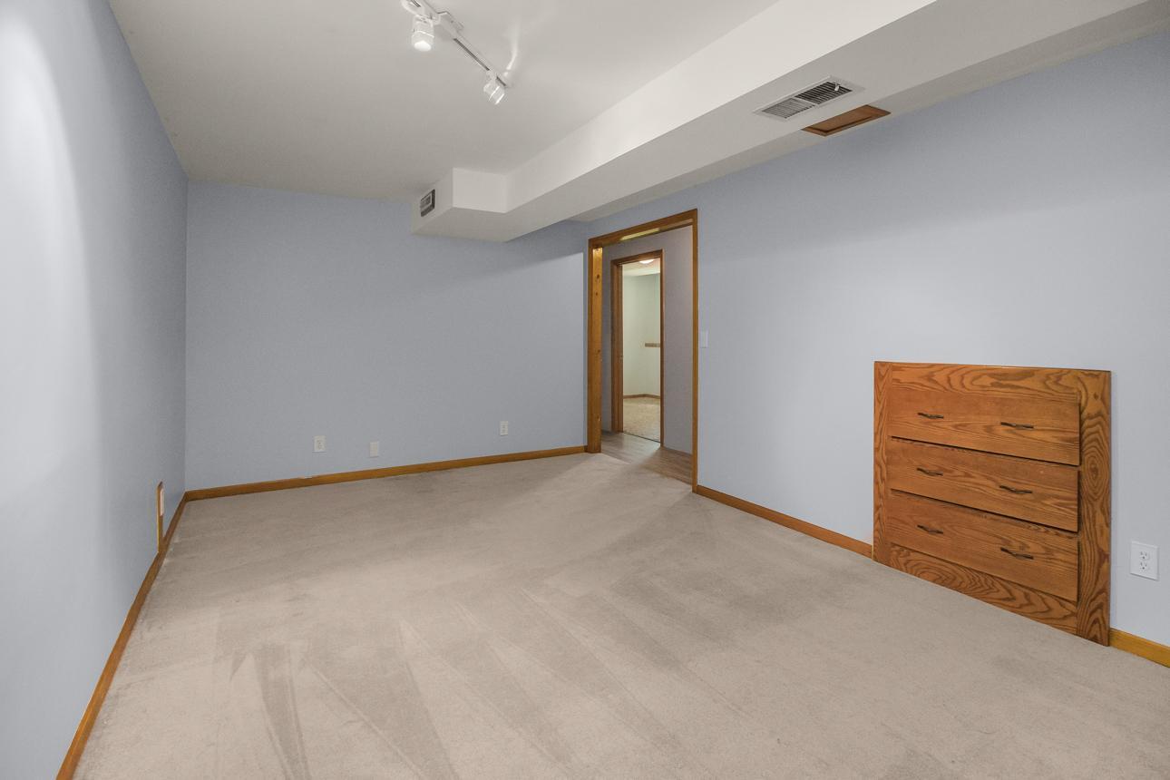 View of Residential at 1557 Dale Street, Saint Paul MN 55117, Saint Paul (15 of 25) - Mike Wilen | Minnesota Team Real Estate