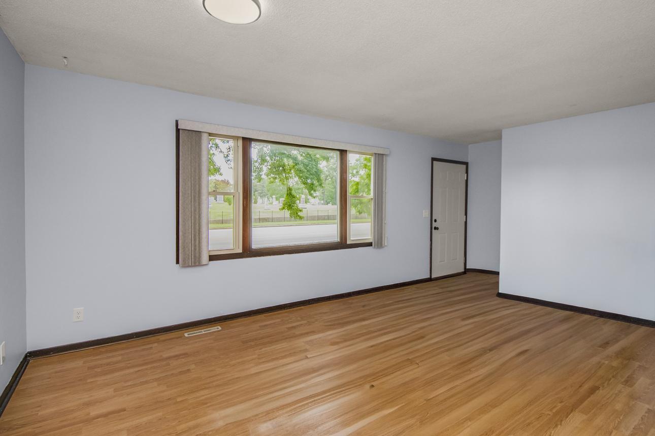 View of Residential at 1557 Dale Street, Saint Paul MN 55117, Saint Paul (4 of 25) - Mike Wilen | Minnesota Team Real Estate