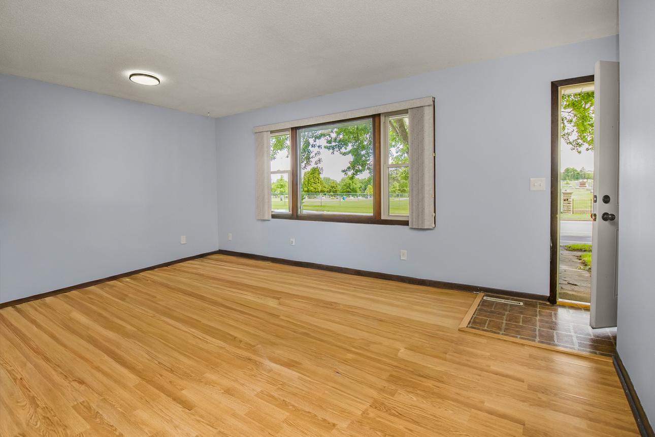 View of Residential at 1557 Dale Street, Saint Paul MN 55117, Saint Paul (2 of 25) - Mike Wilen | Minnesota Team Real Estate