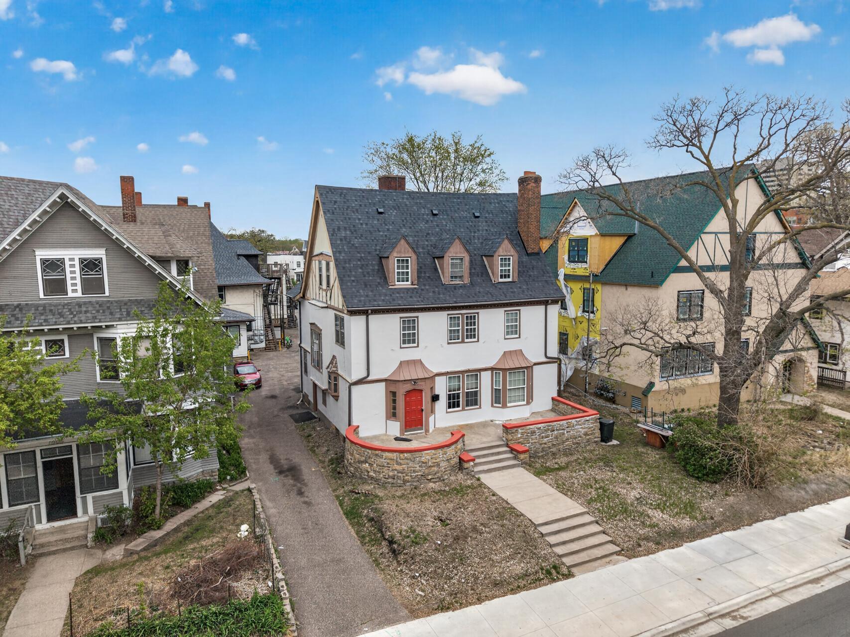 View of Commercial Sale at 1009 University Avenue, Minneapolis MN 55414, Minneapolis (3 of 8) - Mike Wilen | Minnesota Team Real Estate