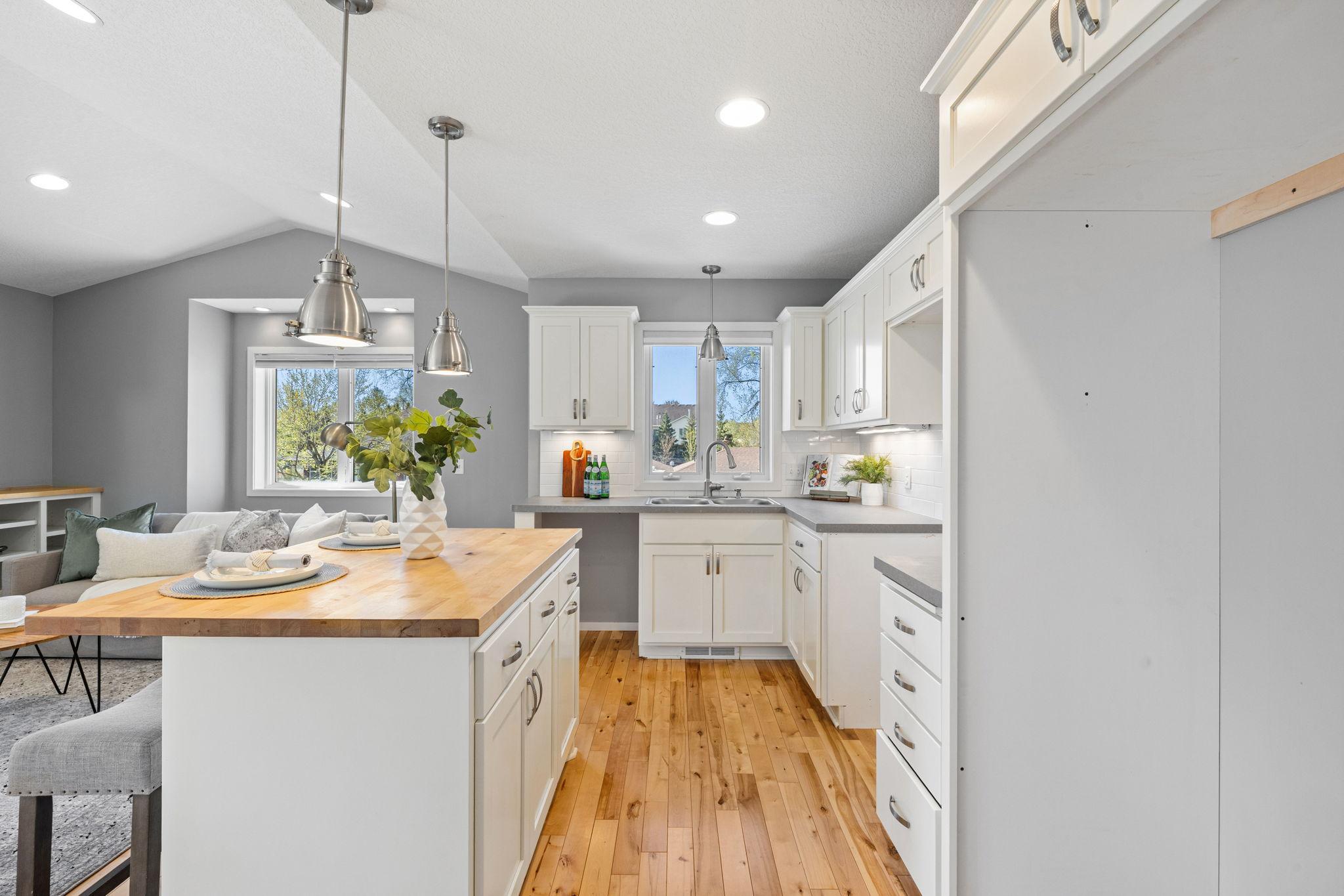 View of Residential at 319 Bellwood Avenue, Maplewood MN 55117, Maplewood (20 of 42) - Mike Wilen | Minnesota Team Real Estate
