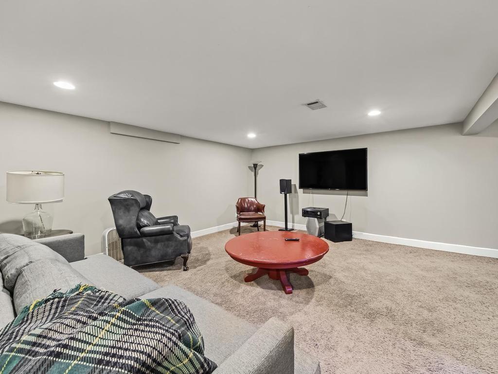View of Residential at 817 Vincent Avenue, Minneapolis MN 55411, Minneapolis (9 of 14) - Mike Wilen | Minnesota Team Real Estate