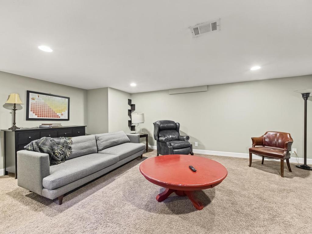View of Residential at 817 Vincent Avenue, Minneapolis MN 55411, Minneapolis (8 of 14) - Mike Wilen | Minnesota Team Real Estate