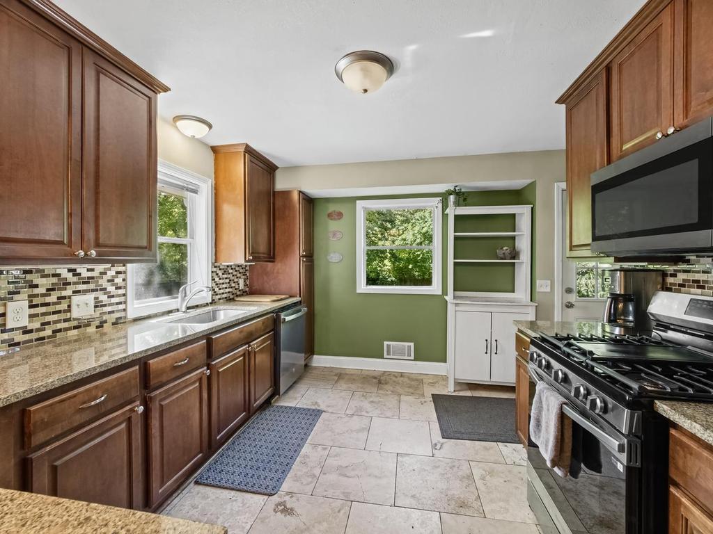 View of Residential at 817 Vincent Avenue, Minneapolis MN 55411, Minneapolis (5 of 14) - Mike Wilen | Minnesota Team Real Estate