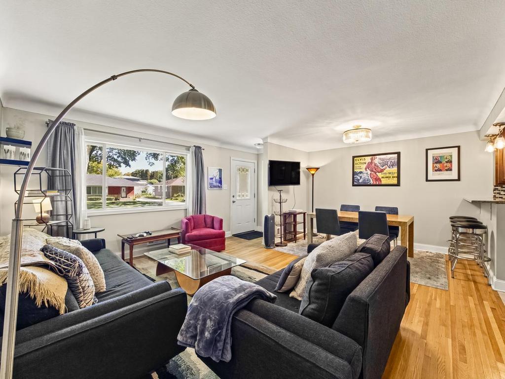 View of Residential at 817 Vincent Avenue, Minneapolis MN 55411, Minneapolis (3 of 14) - Mike Wilen | Minnesota Team Real Estate