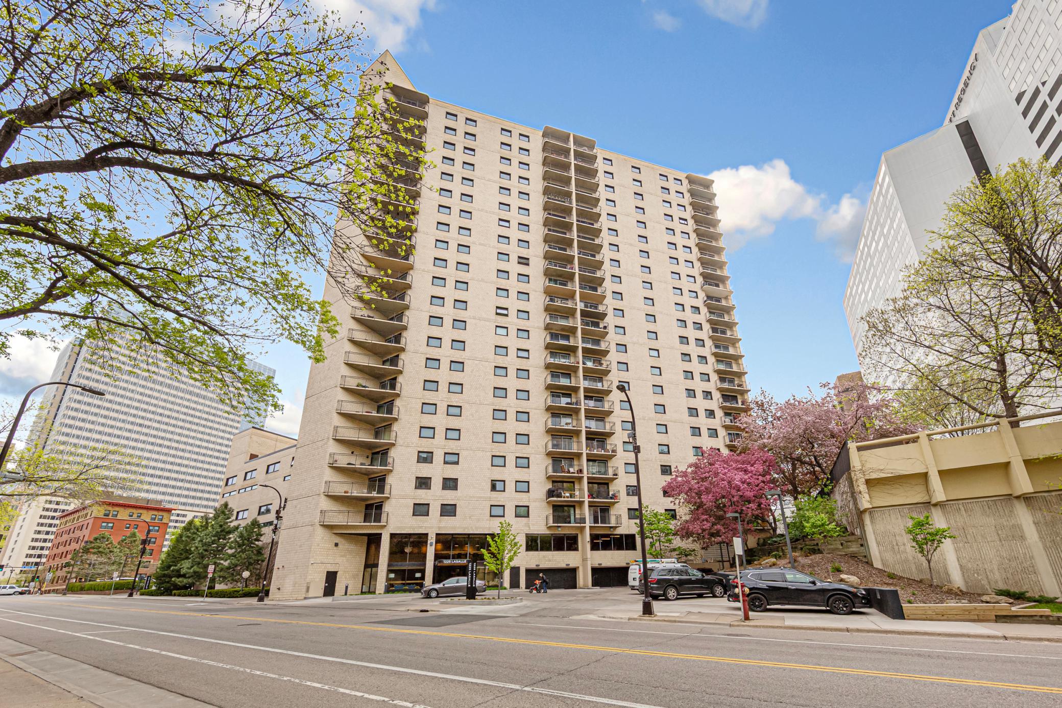 View of Residential at 1225 Lasalle Avenue #2101, Minneapolis MN 55403, Minneapolis (57 of 58) - Mike Wilen | Minnesota Team Real Estate
