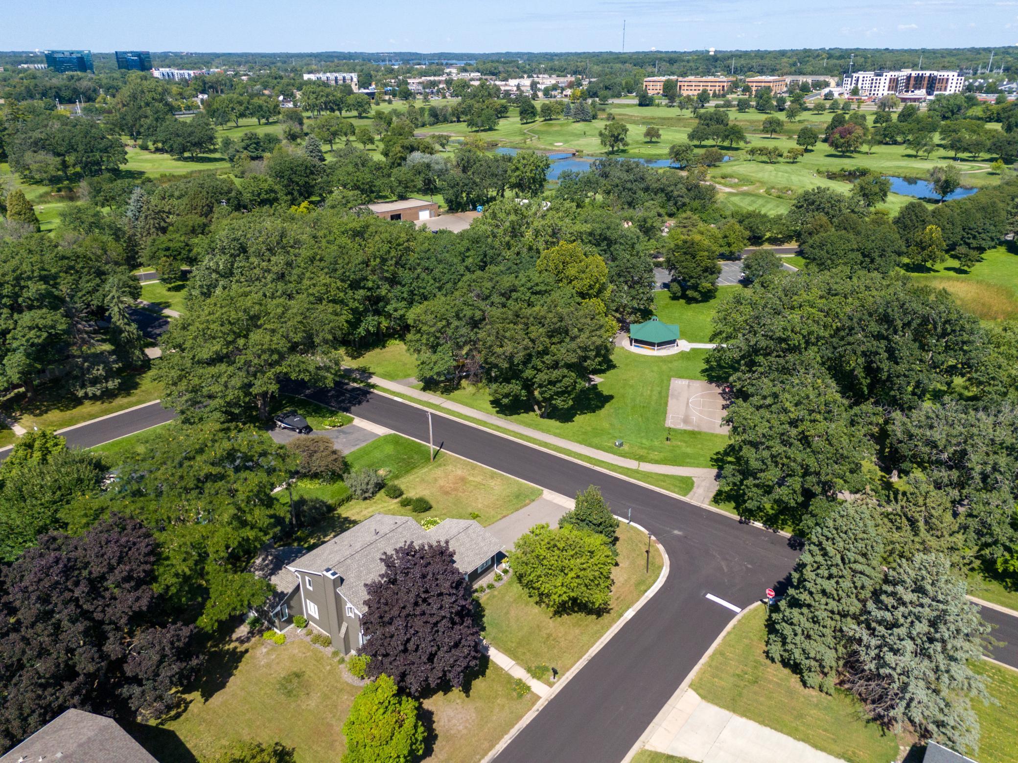 View of Residential at 10 Western Terrace, Golden Valley MN 55426, Golden Valley (8 of 47) - Mike Wilen | Minnesota Team Real Estate