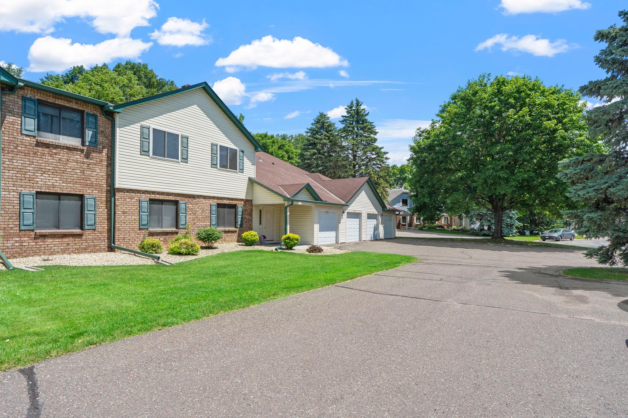 View of Residential at 977 Heritage Court, Vadnais Heights MN 55127, Vadnais Heights (40 of 59) - Mike Wilen | Minnesota Team Real Estate