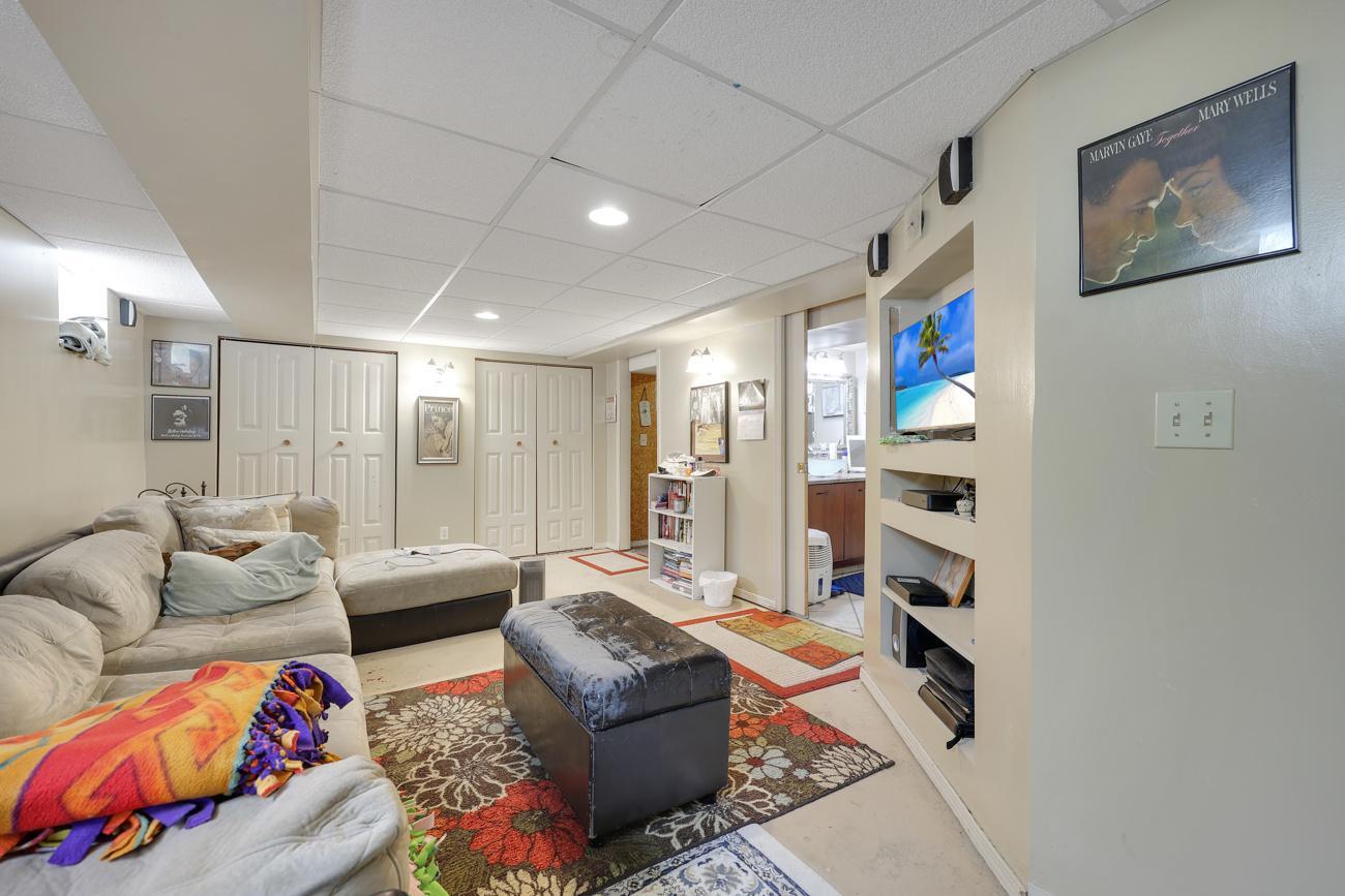 View of Residential at 1718 Vincent Avenue, Minneapolis MN 55411, Minneapolis (20 of 31) - Mike Wilen | Minnesota Team Real Estate