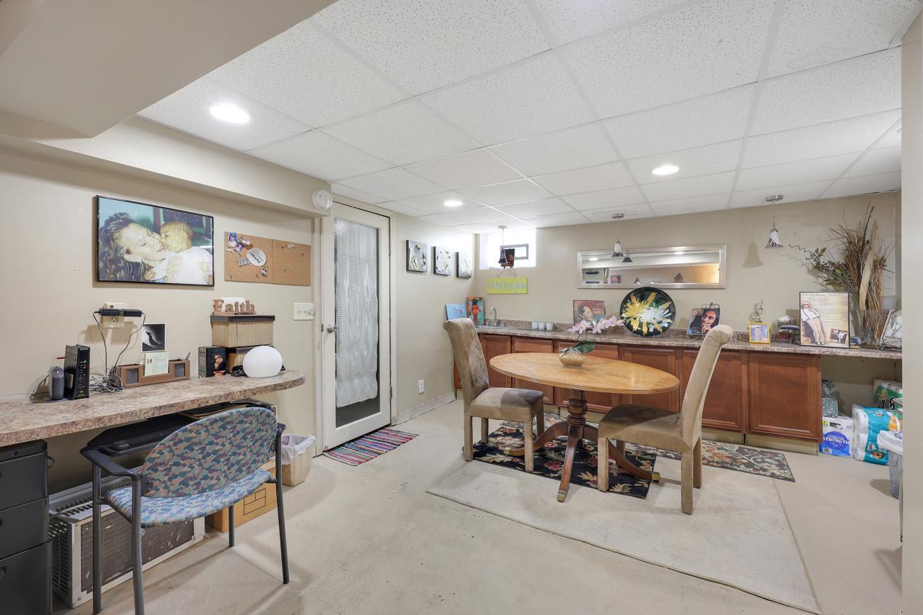 View of Residential at 1718 Vincent Avenue, Minneapolis MN 55411, Minneapolis (17 of 31) - Mike Wilen | Minnesota Team Real Estate