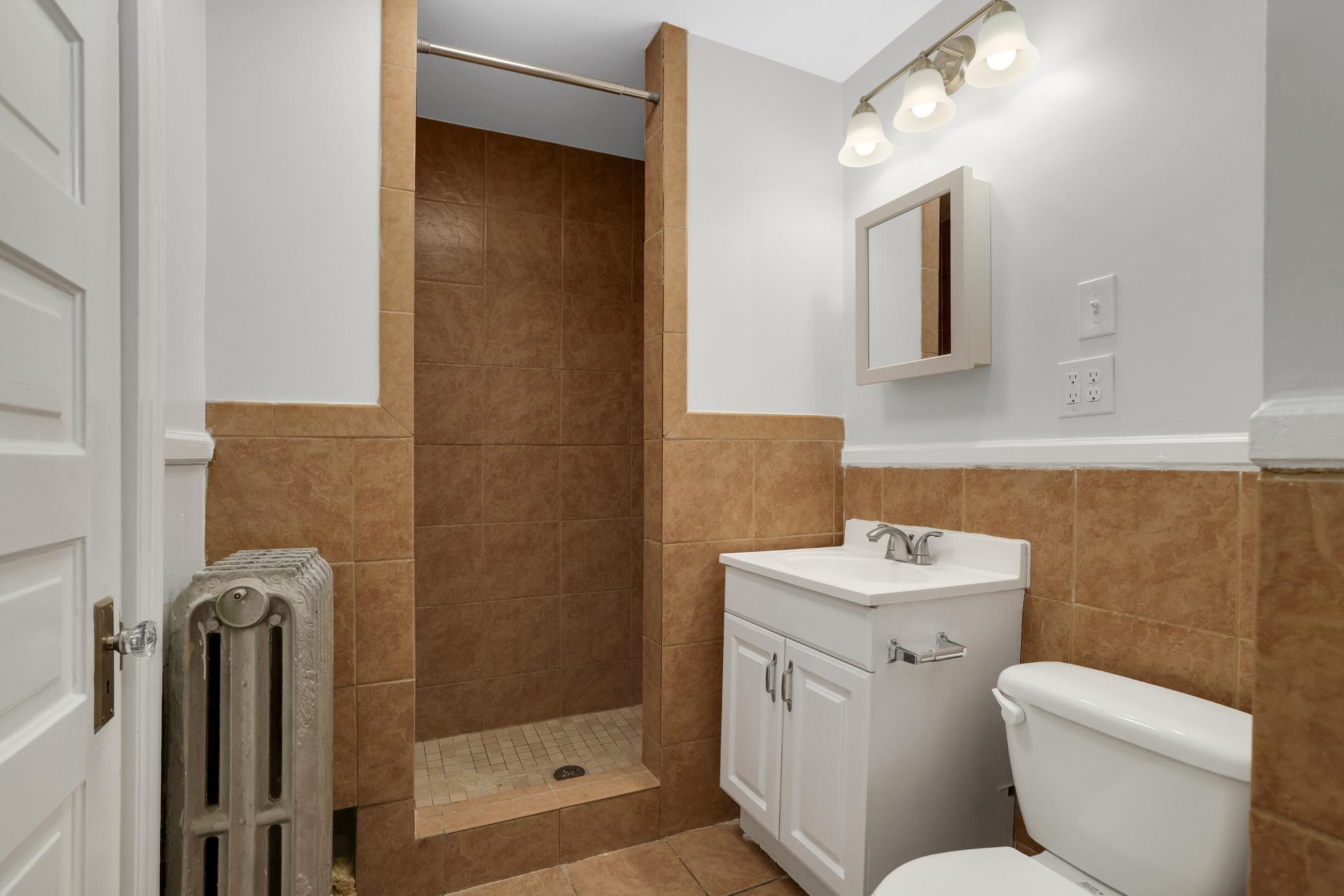 View of Residential Income at 806 6th Street, Minneapolis MN 55414, Minneapolis (25 of 36) - Mike Wilen | Minnesota Team Real Estate
