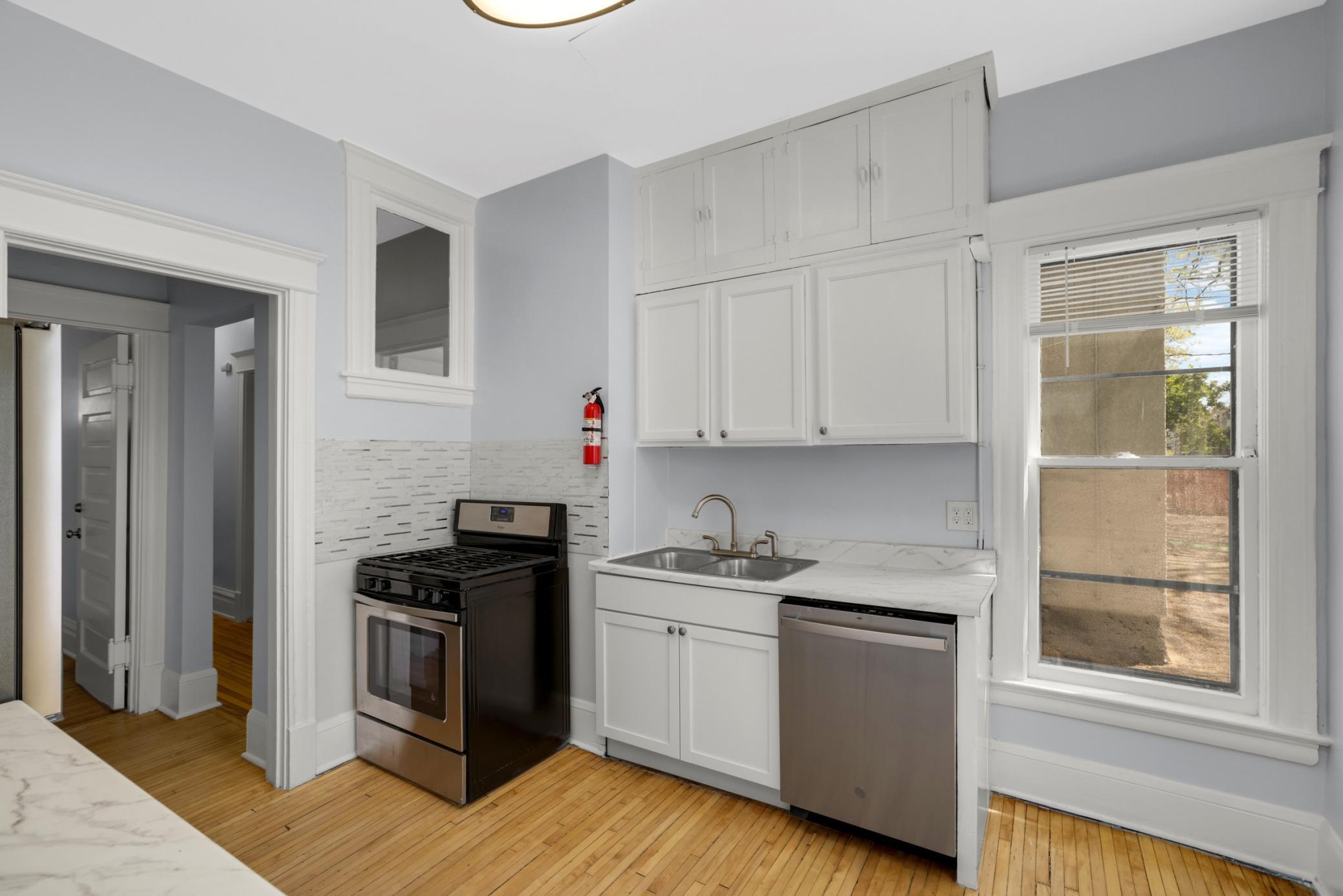 View of Residential Income at 806 6th Street, Minneapolis MN 55414, Minneapolis (13 of 36) - Mike Wilen | Minnesota Team Real Estate